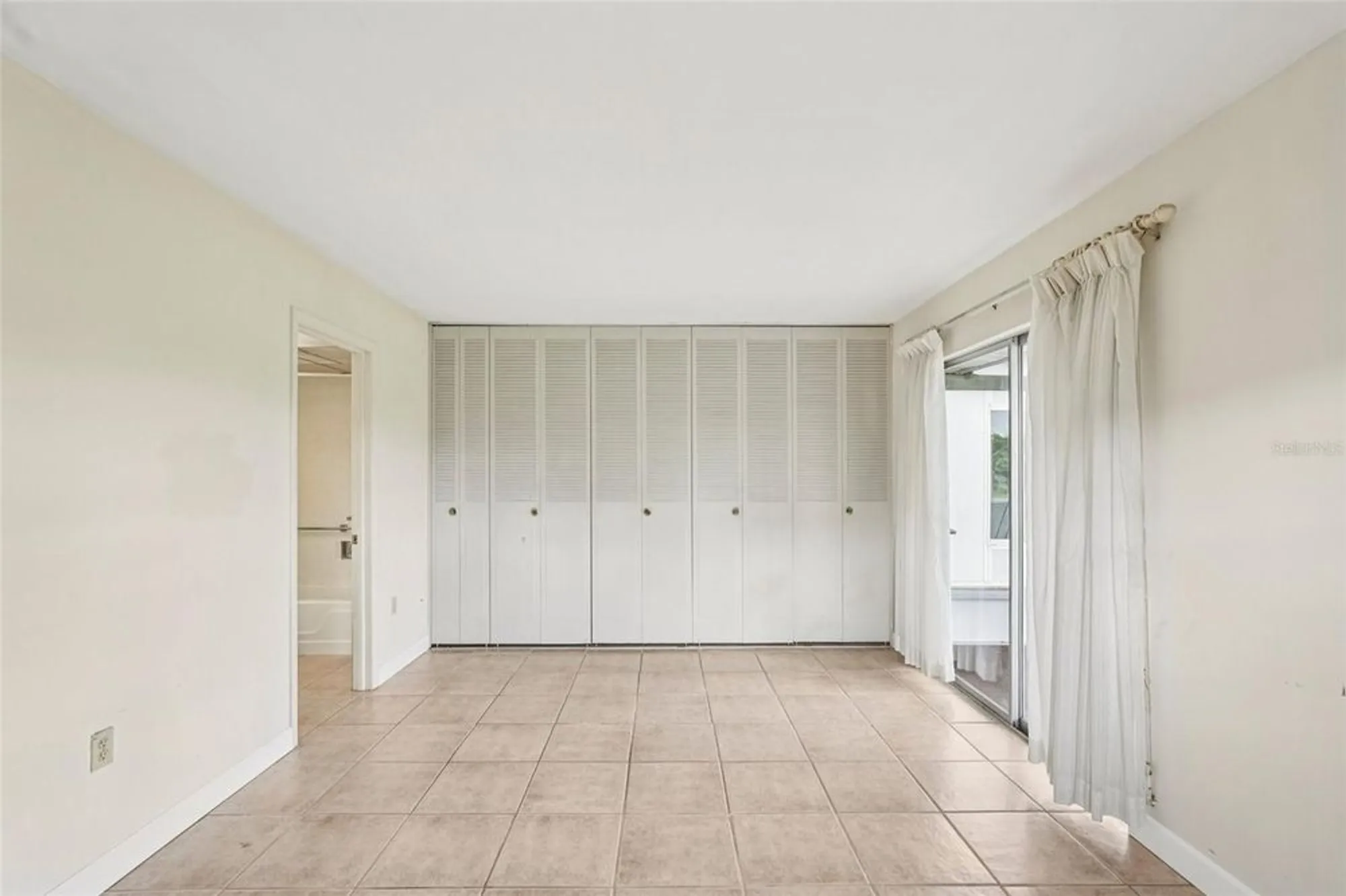 Property Slideshow image 14 of 50 | 201 kings blvd 19, Sun City Center, FL, 33573