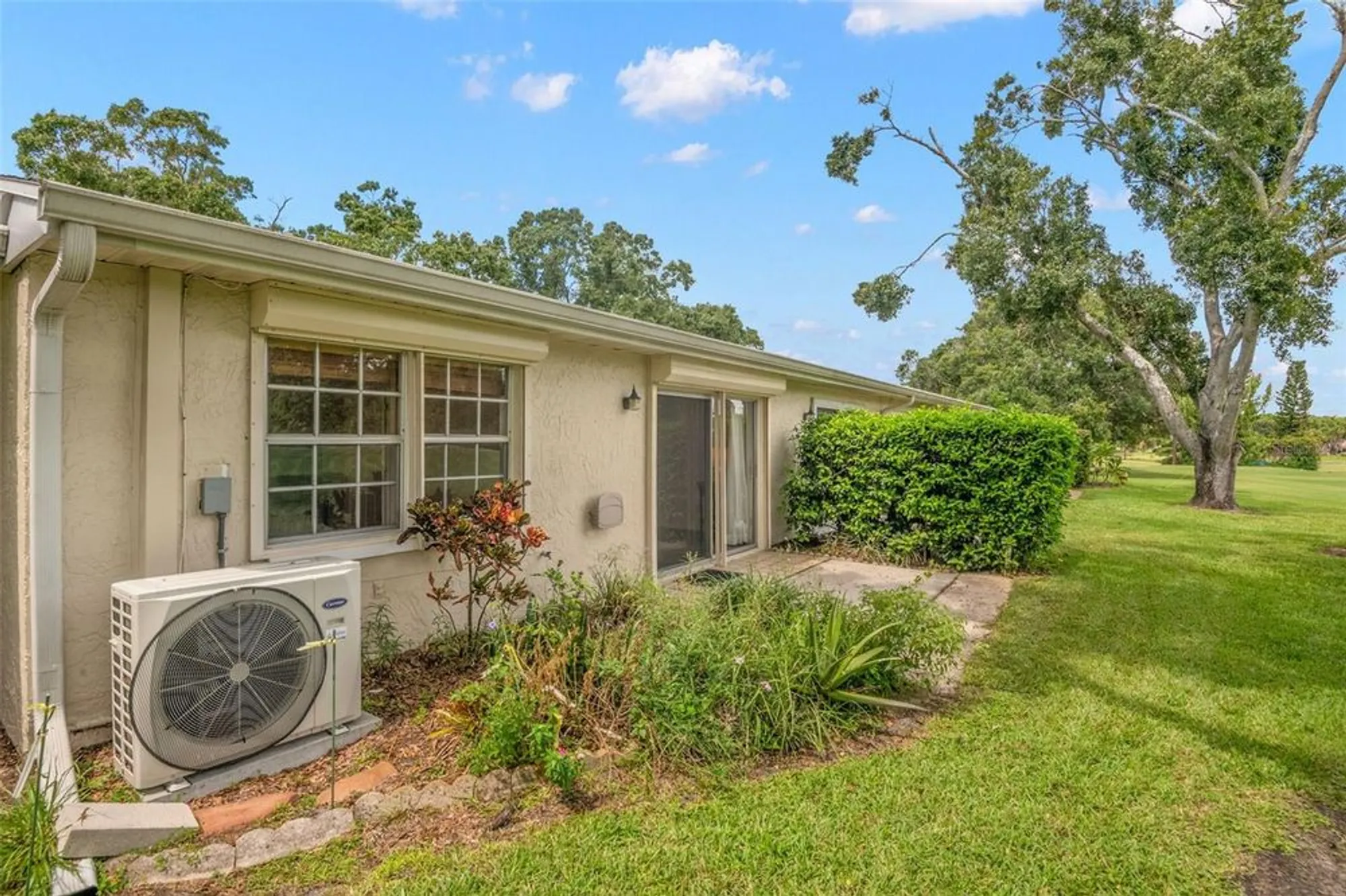 Property Slideshow image 12 of 61 | 1012 dunrobin dr d, Palm Harbor, FL, 34684