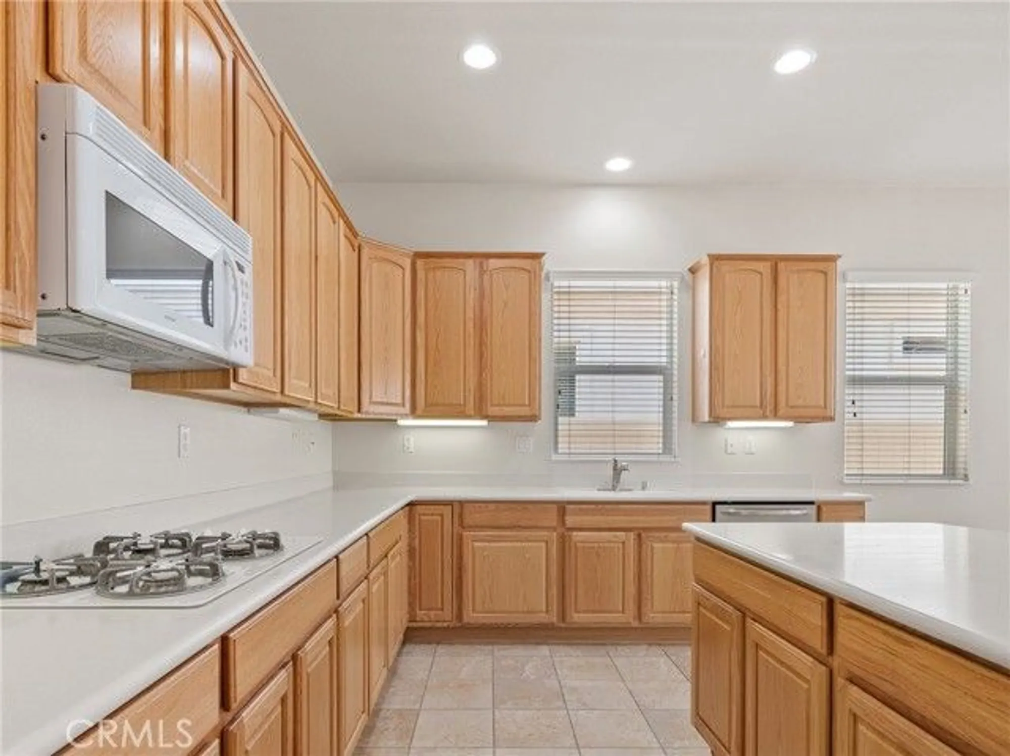 Property Slideshow image 10 of 38 | 19301 galloping hill rd, Apple Valley, CA, 92308