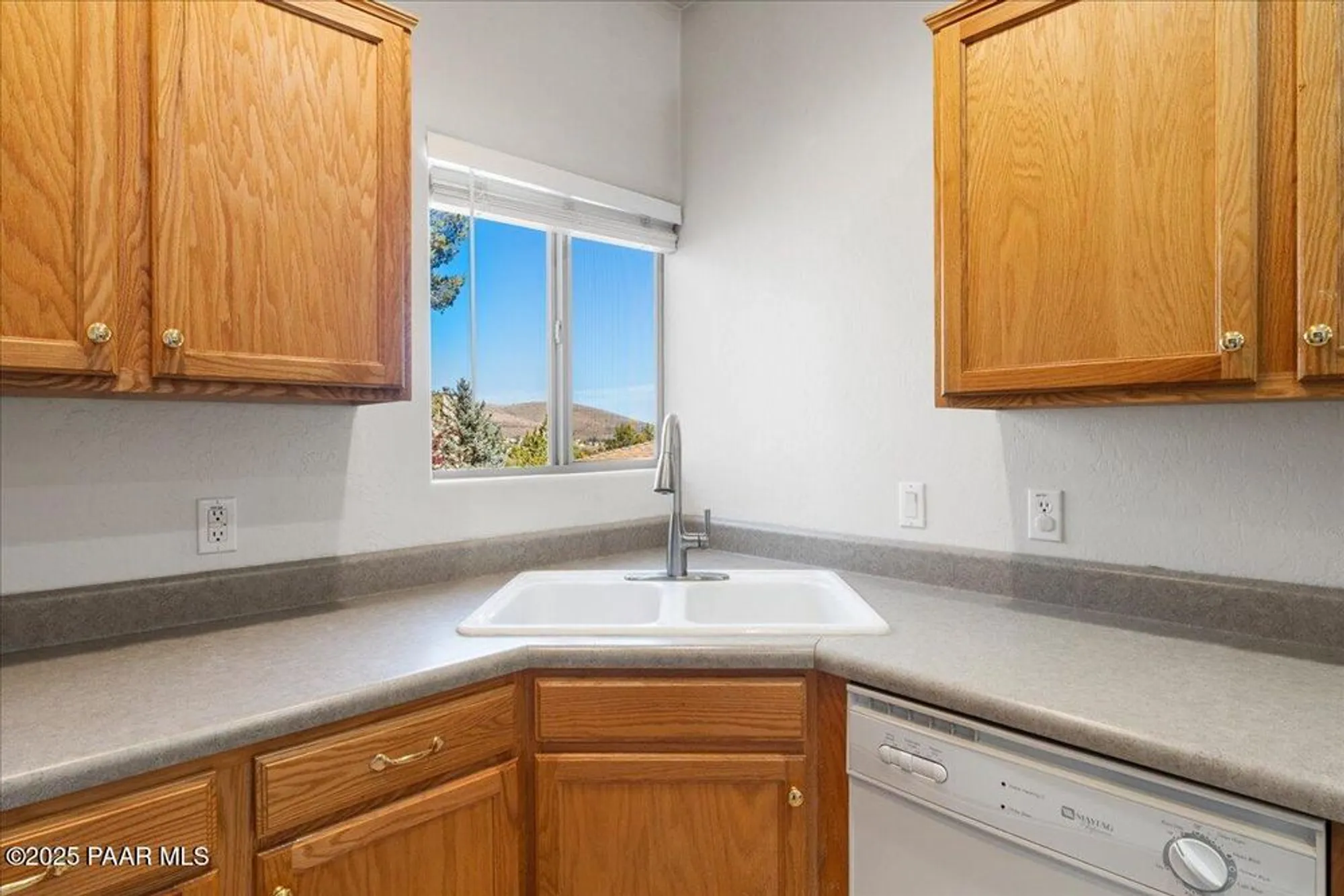 Property Slideshow image 6 of 18 | 4968 summit cir, Prescott, AZ, 86301