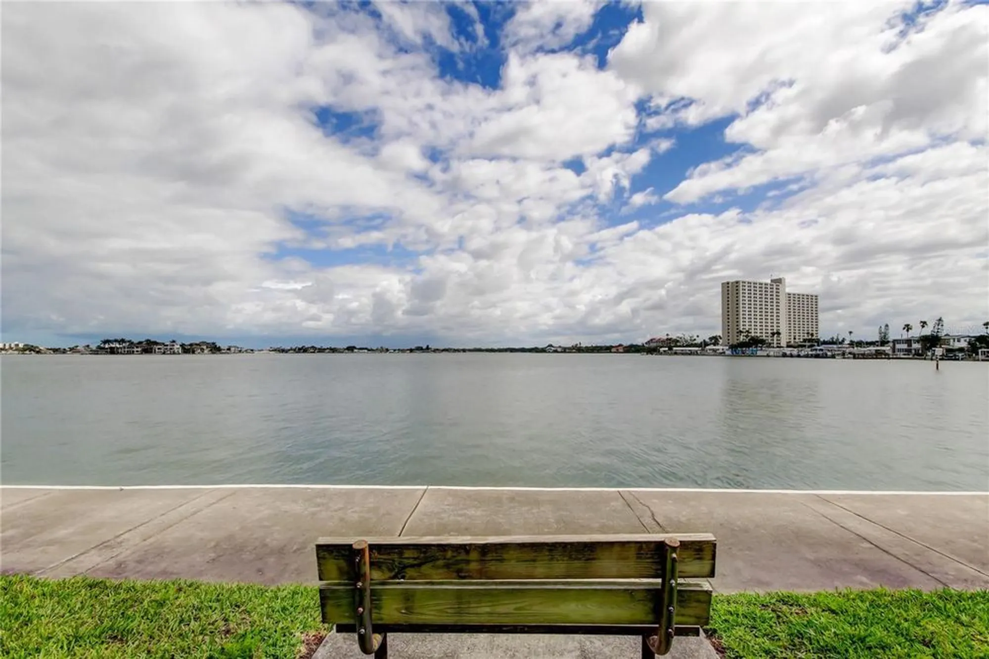 Property Slideshow image 10 of 45 | 7425 bay island dr 203, South Pasadena, FL, 33707