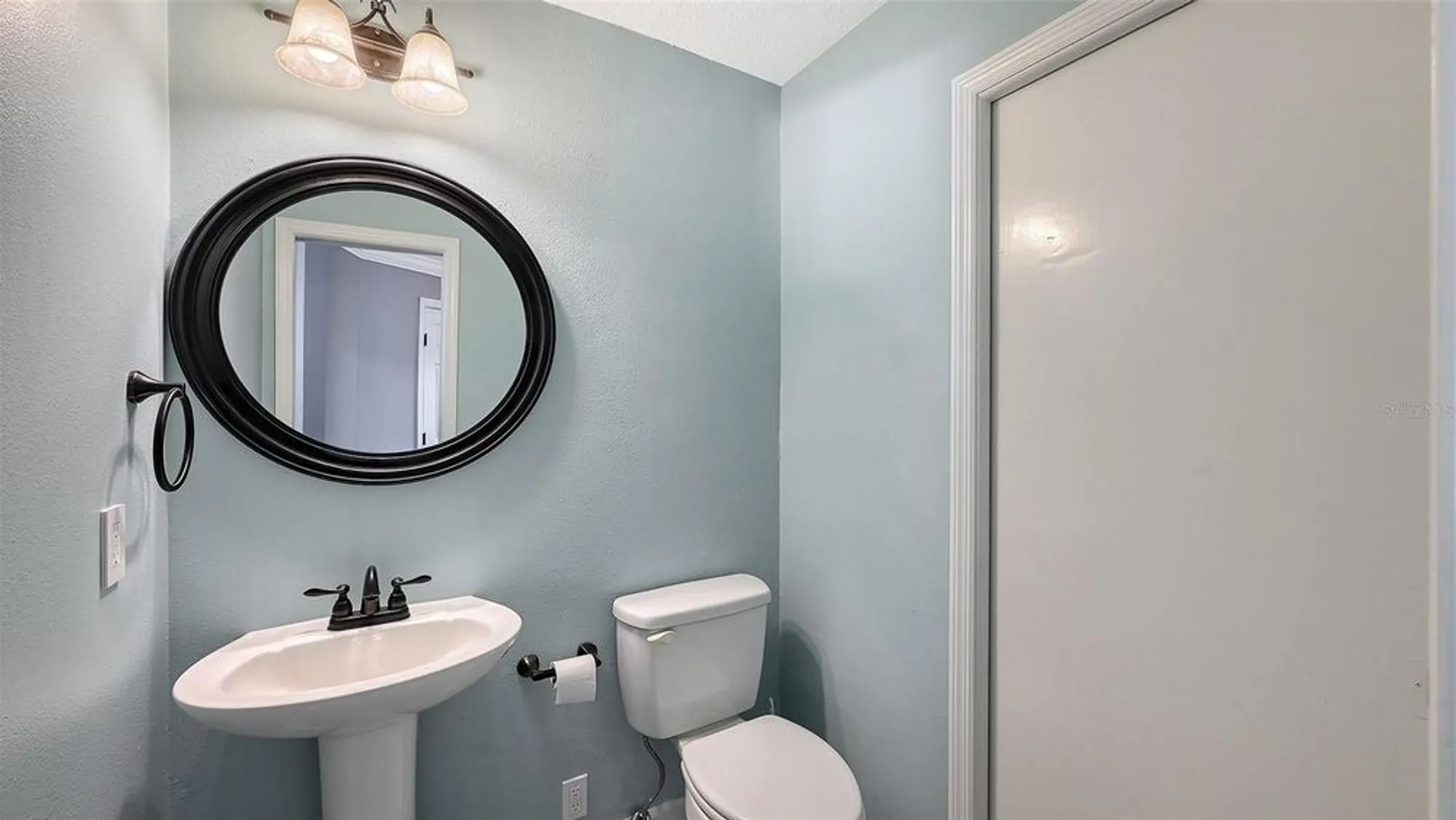 Property Slideshow image 25 of 64 | 8010 conservatory dr, Sarasota, FL, 34243