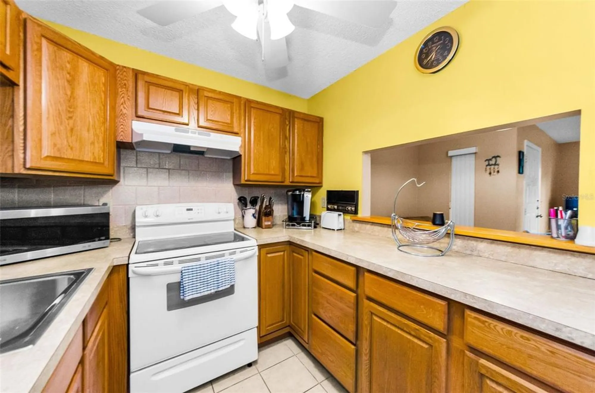 Property Slideshow image 8 of 31 | 2575 pine ridge way e1, Palm Harbor, FL, 34684