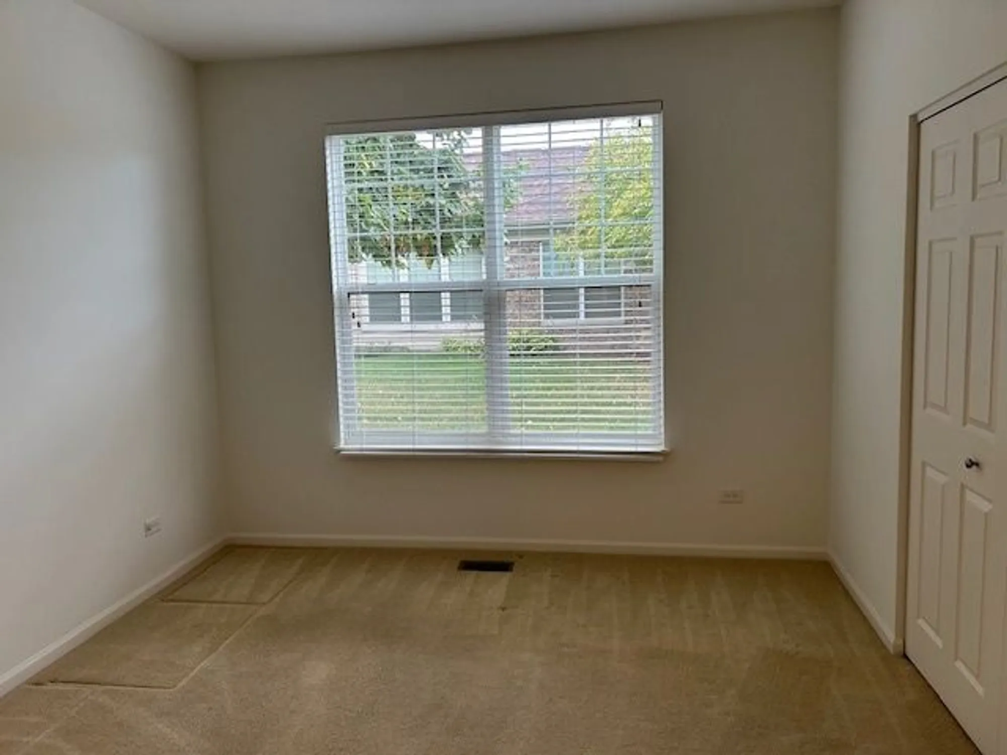 Property Slideshow image 18 of 22 | 2875 normandy cir, Naperville, IL, 60564