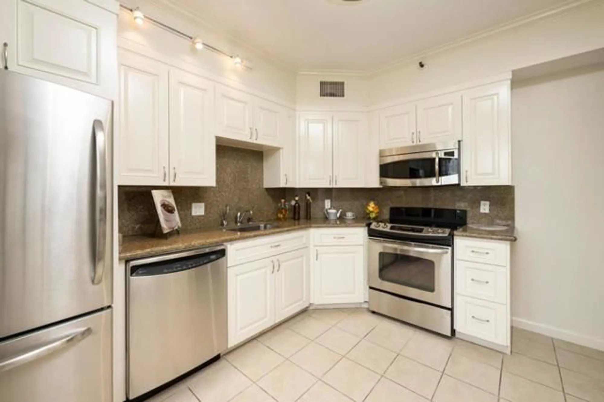 Property Slideshow image 1 of 15 | 1 baldwin ave 517, San Mateo, CA, 94401