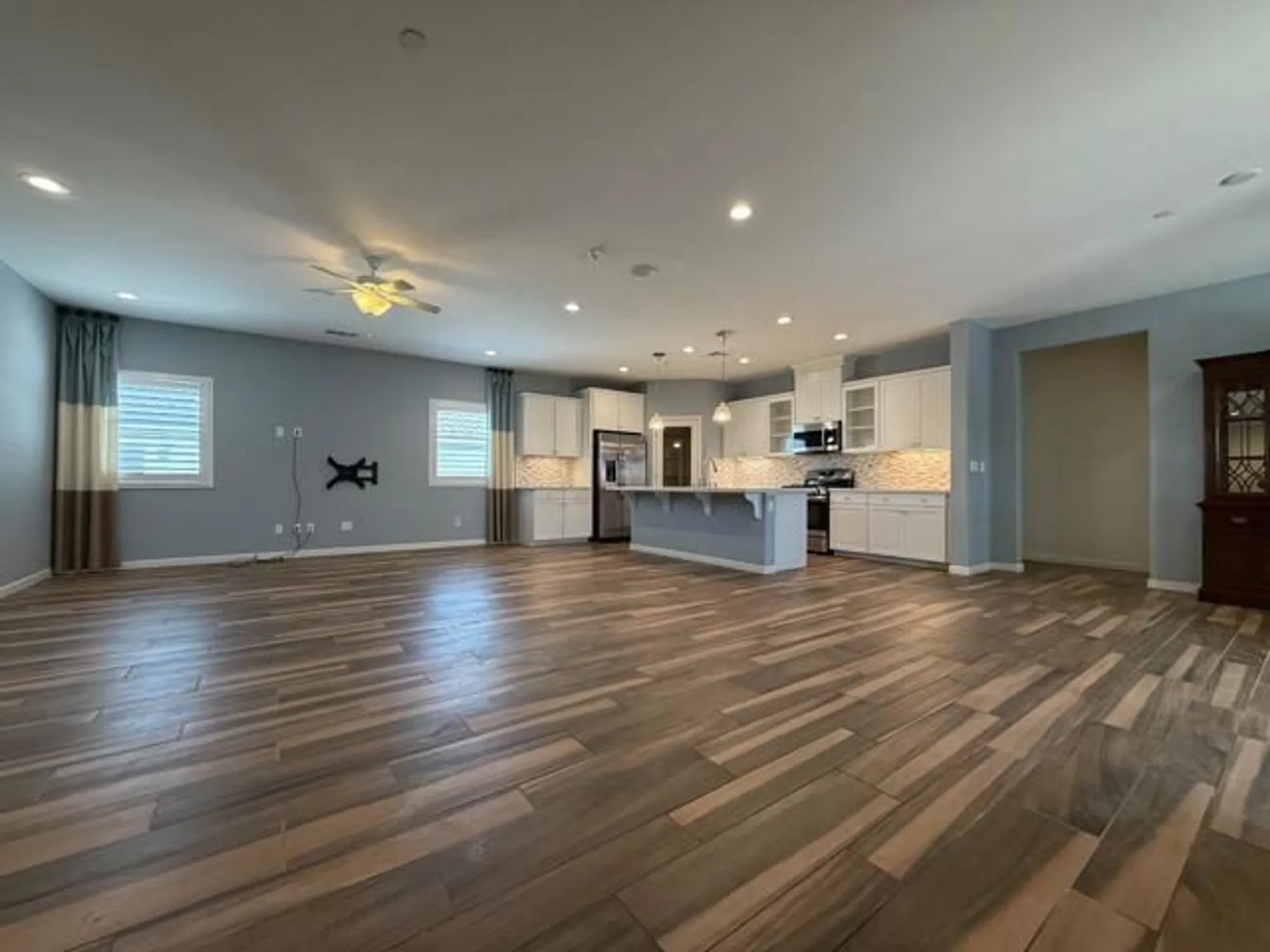 Property Slideshow image 6 of 15 | 830 auction st, Los Banos, CA, 93635