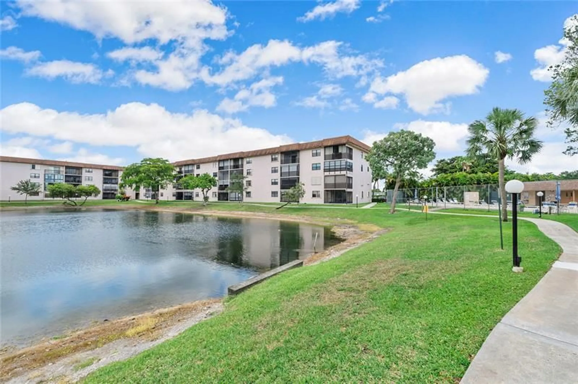 Property Slideshow image 14 of 15 | 4930 e sabal palm blvd apt 402, Tamarac, FL, 33319