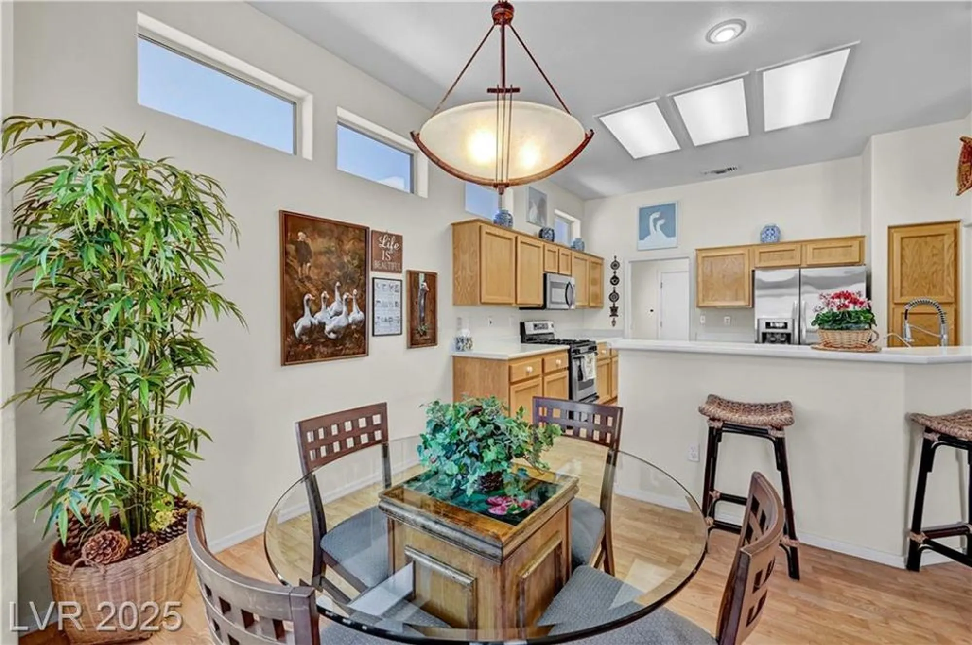 Property Slideshow image 18 of 78 | 10020 villa ridge dr, Las Vegas, NV, 89134