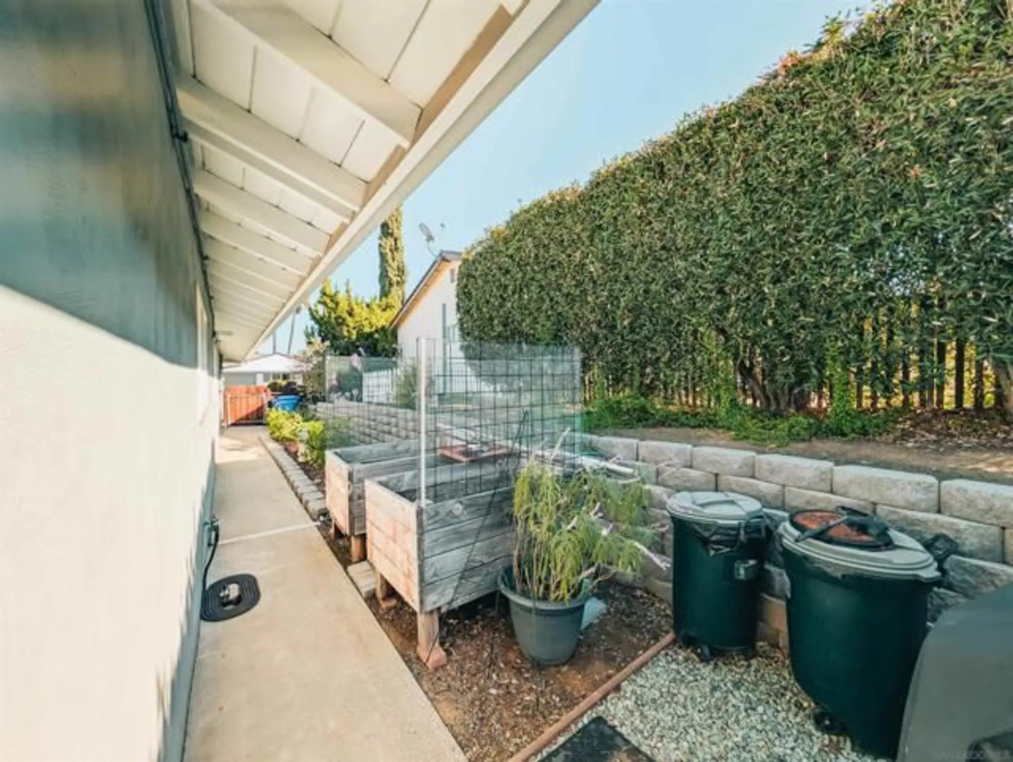 Property Slideshow image 43 of 57 | 16482 roca dr, San Diego, CA, 92128