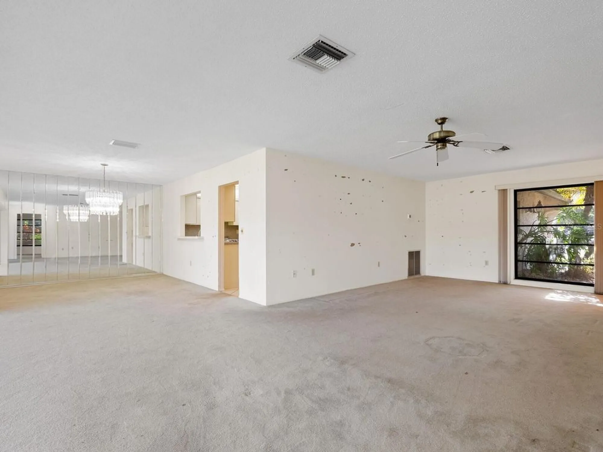 Property Slideshow image 10 of 53 | 5450 golf pointe dr, Sarasota, FL, 34243