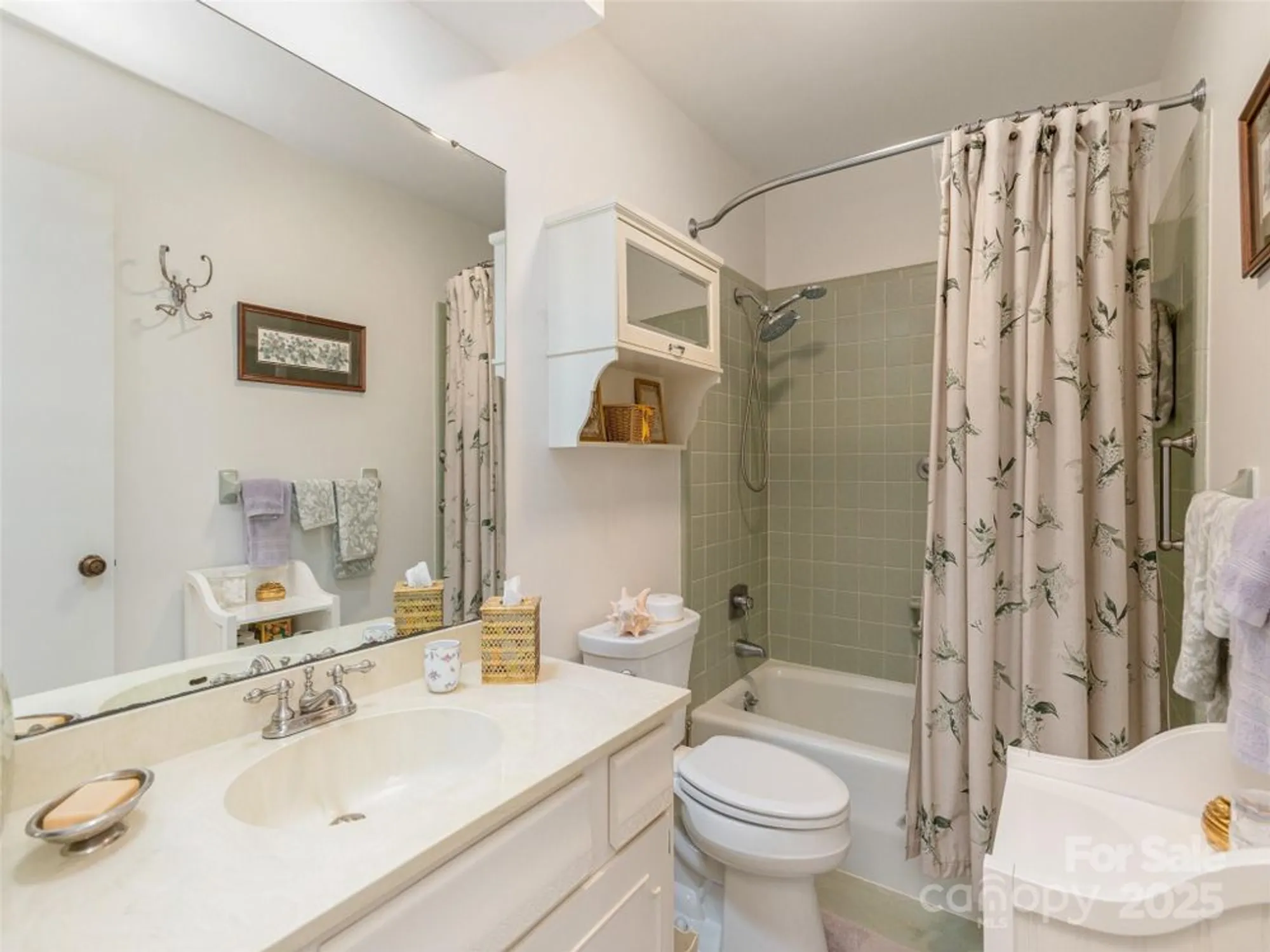 Property Slideshow image 18 of 25 | 208 crowfields dr, Asheville, NC, 28803