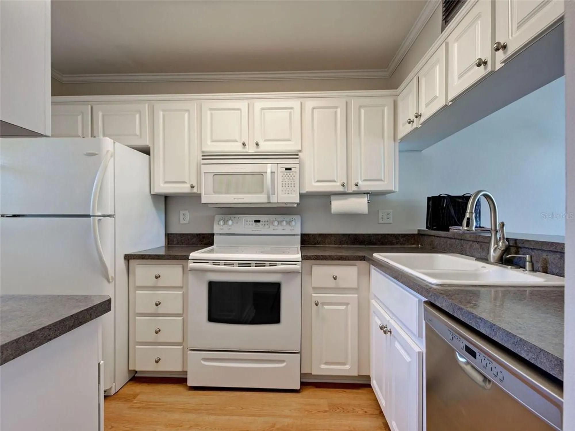 Property Slideshow image 6 of 54 | 406 cerromar cir 222, Venice, FL, 34293