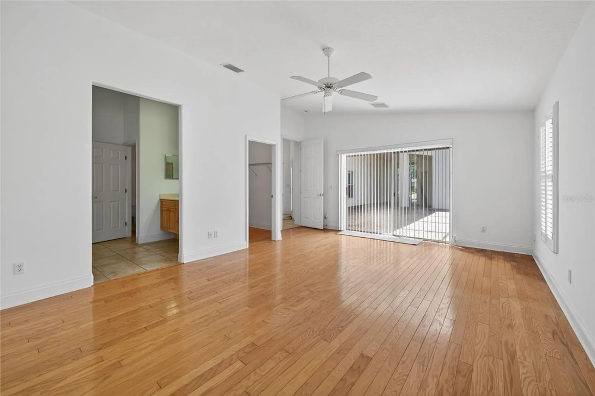 Property Slideshow image 19 of 30 | 5415 swordfern ct, Port Orange, FL, 32128