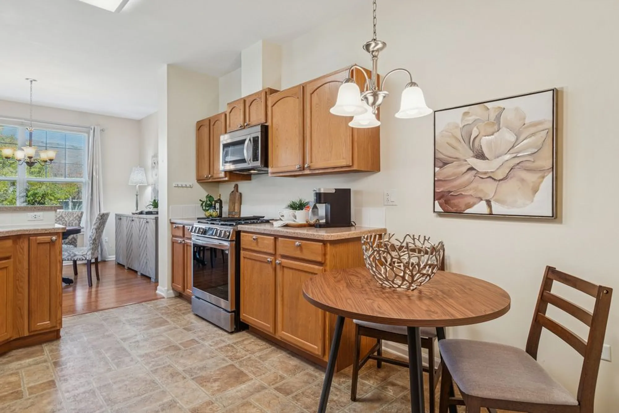 Property Slideshow image 9 of 38 | 2819 normandy cir, Naperville, IL, 60564