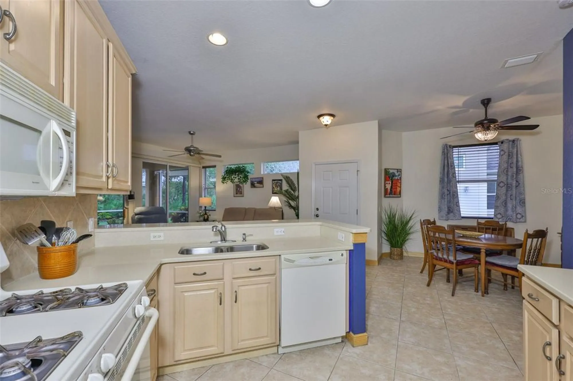 Property Slideshow image 16 of 61 | 2050 sifield greens way # 19, Sun City Center, FL, 33573