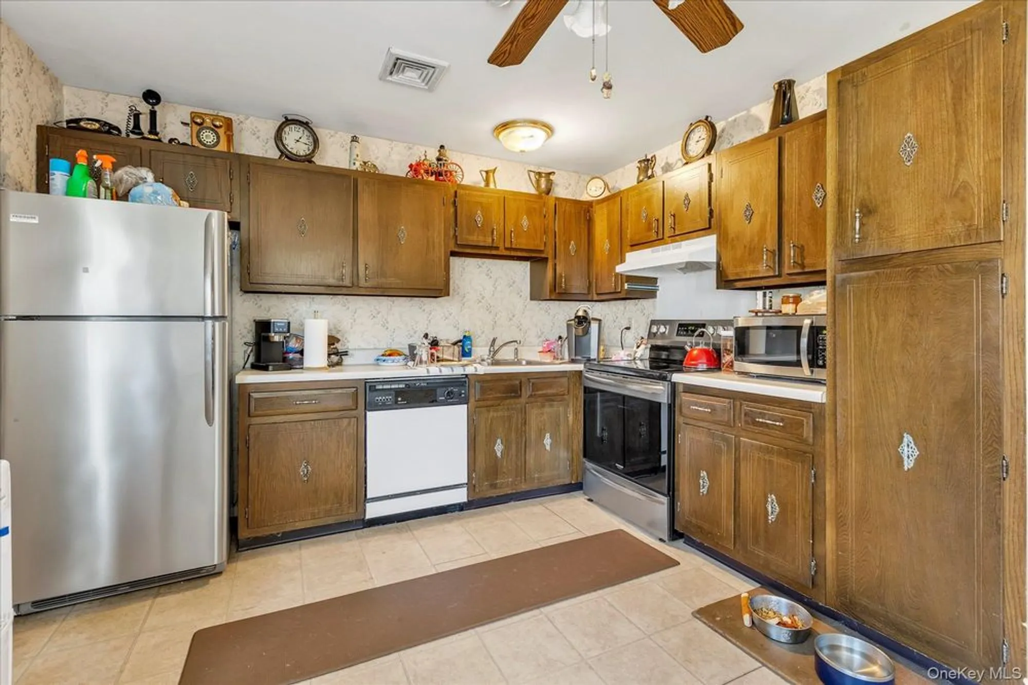 Property Slideshow image 7 of 14 | 141 forge ln, Coram, NY, 11727