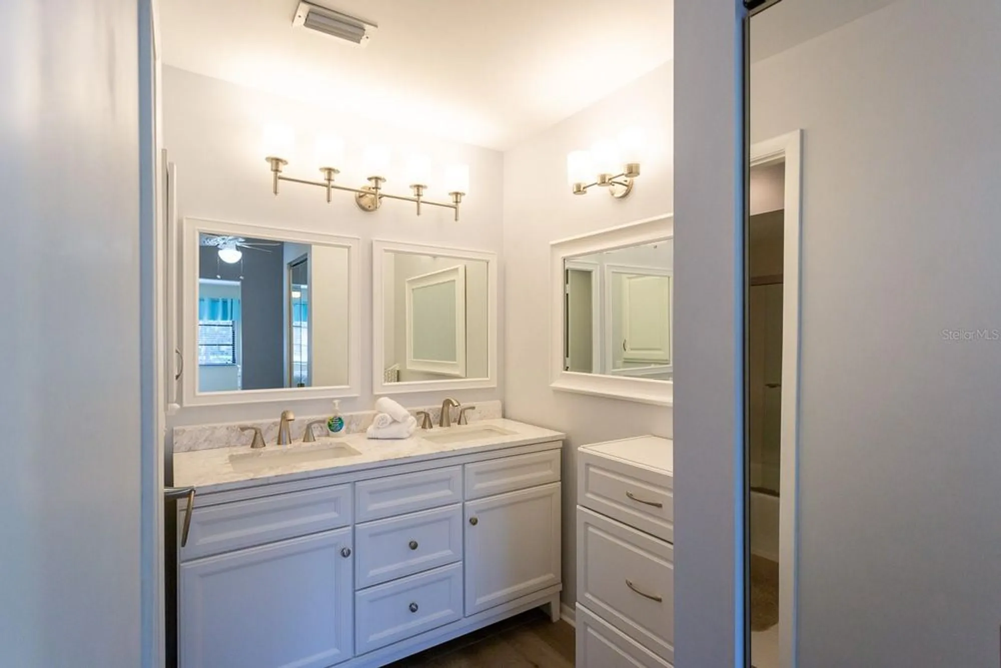 Property Slideshow image 27 of 41 | 5630 golf pointe dr 206, Sarasota, FL, 34243