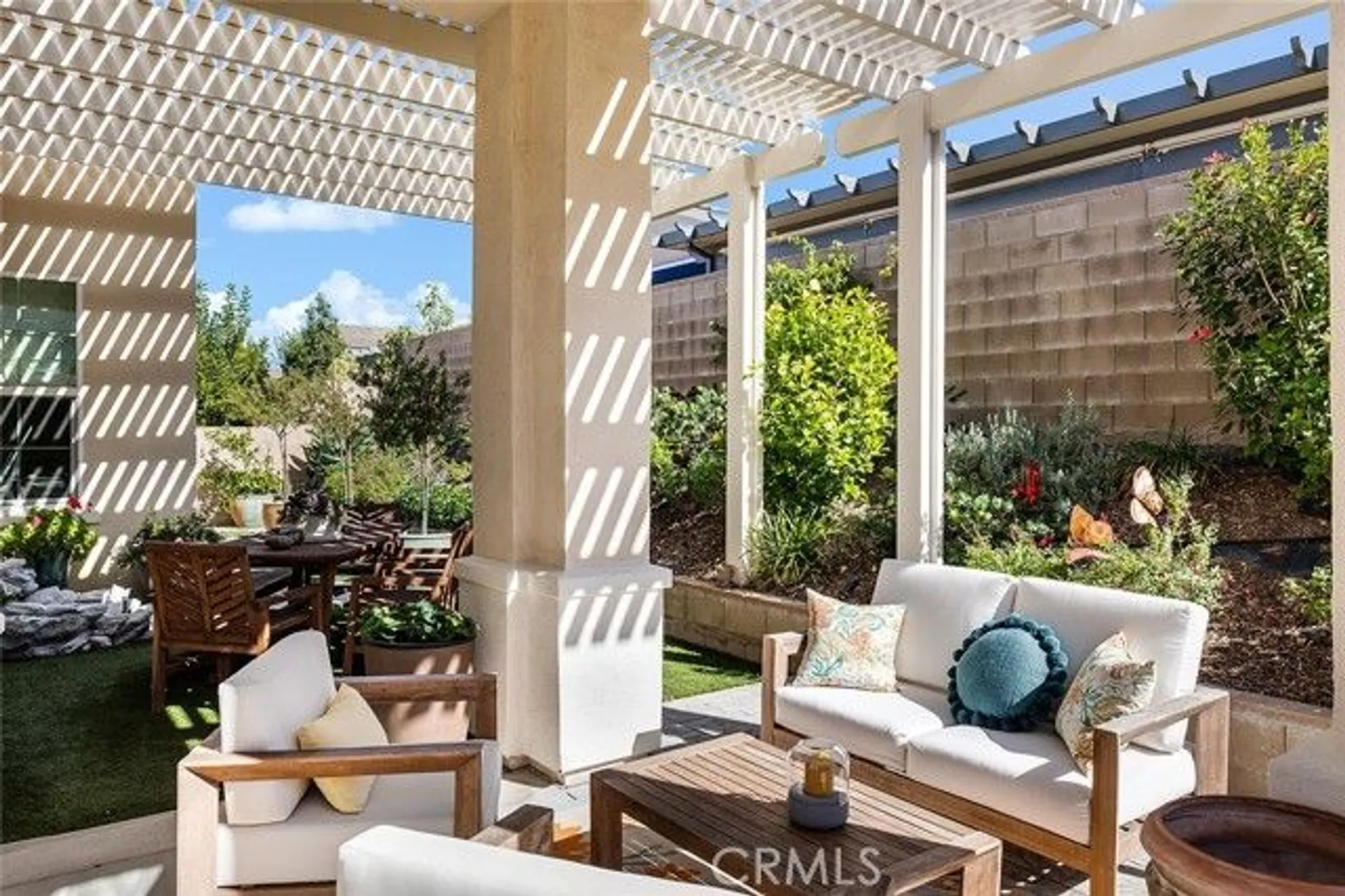 Property Slideshow image 25 of 43 | 25102 citron ln, Canyon Country, CA, 91387