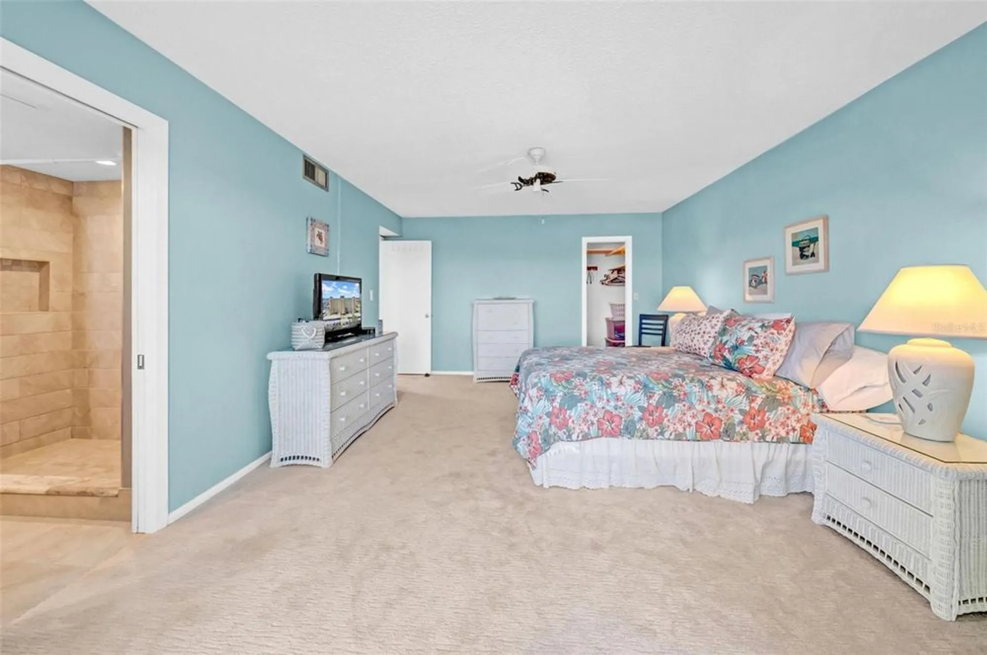 Property Slideshow image 21 of 49 | 4725 cove cir apt 302, St Petersburg, FL, 33708