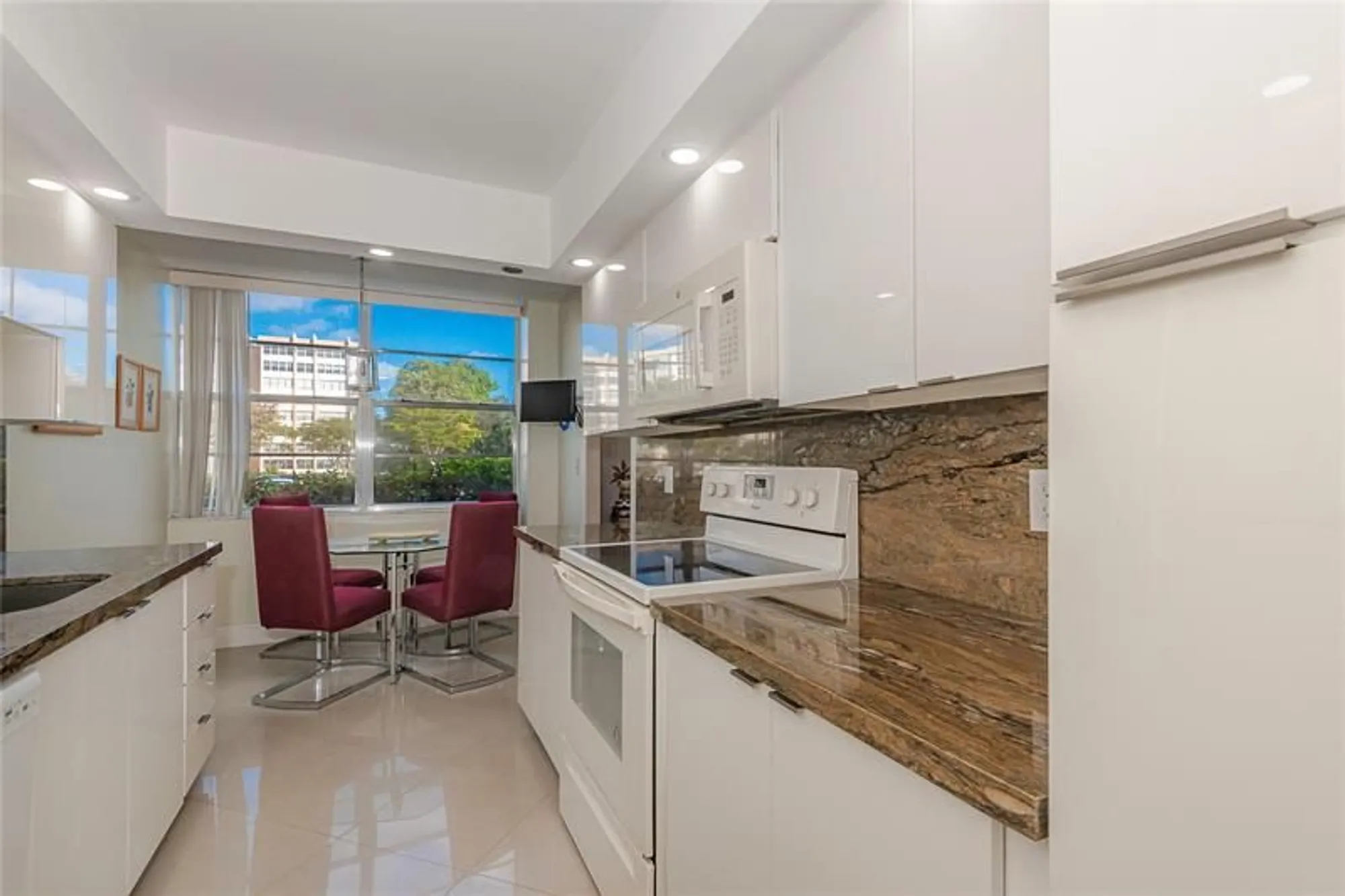 Property Slideshow image 5 of 26 | 1200 saint charles pl l19, Pembroke Pines, FL, 33026