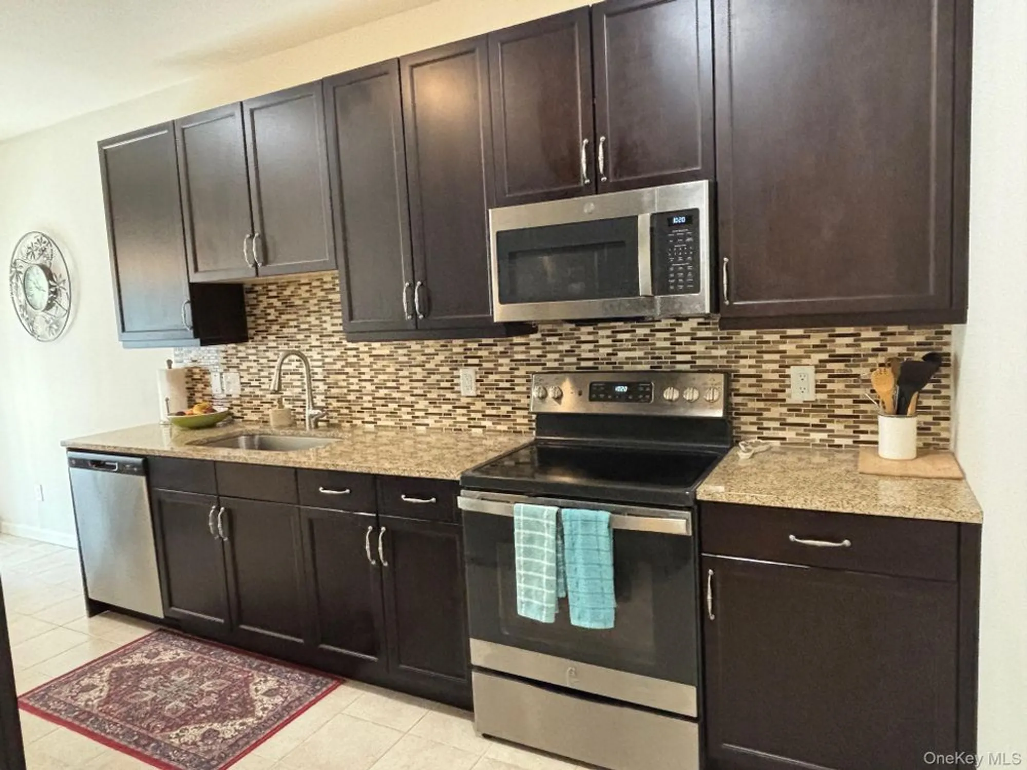 Property Slideshow image 14 of 32 | 41 greentree ct, Shirley, NY, 11967