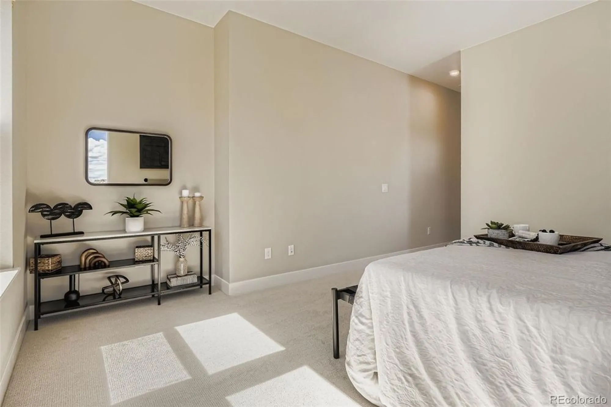 Property Slideshow image 14 of 36 | 2011 grayside cir, Castle Rock, CO, 80109