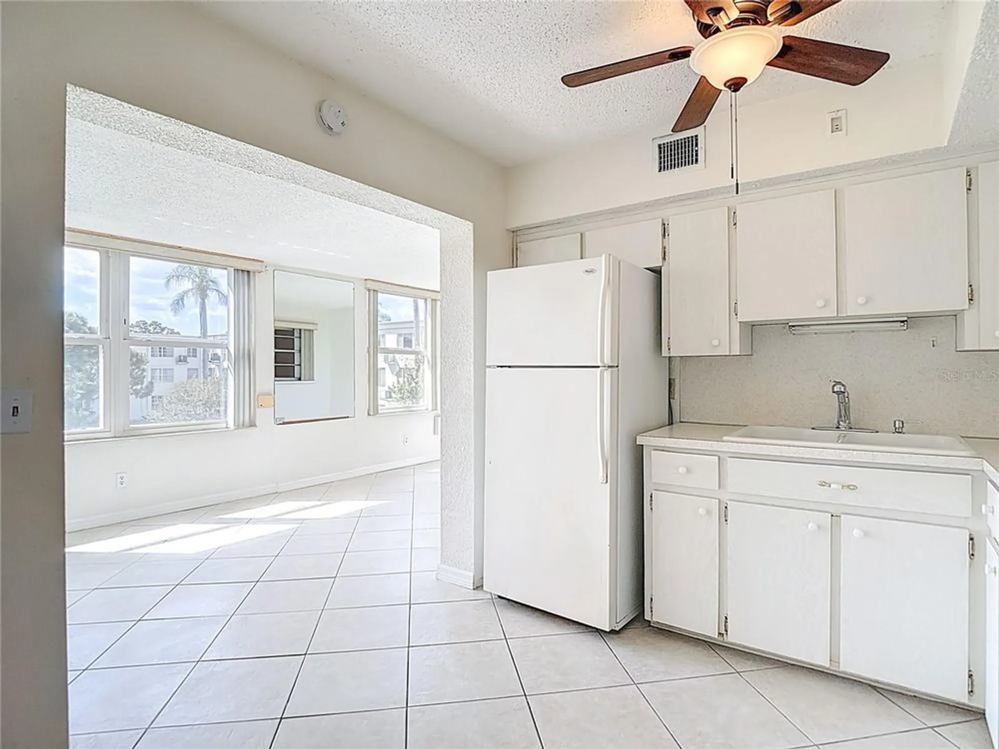 Property Slideshow image 9 of 31 | 2461 canadian way 45, Clearwater, FL, 33763