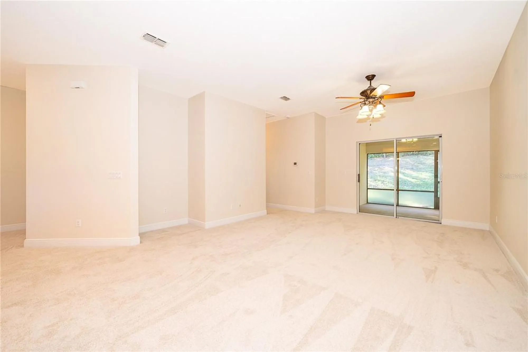 Property Slideshow image 10 of 28 | 21612 belgian ct, Mount Dora, FL, 32757
