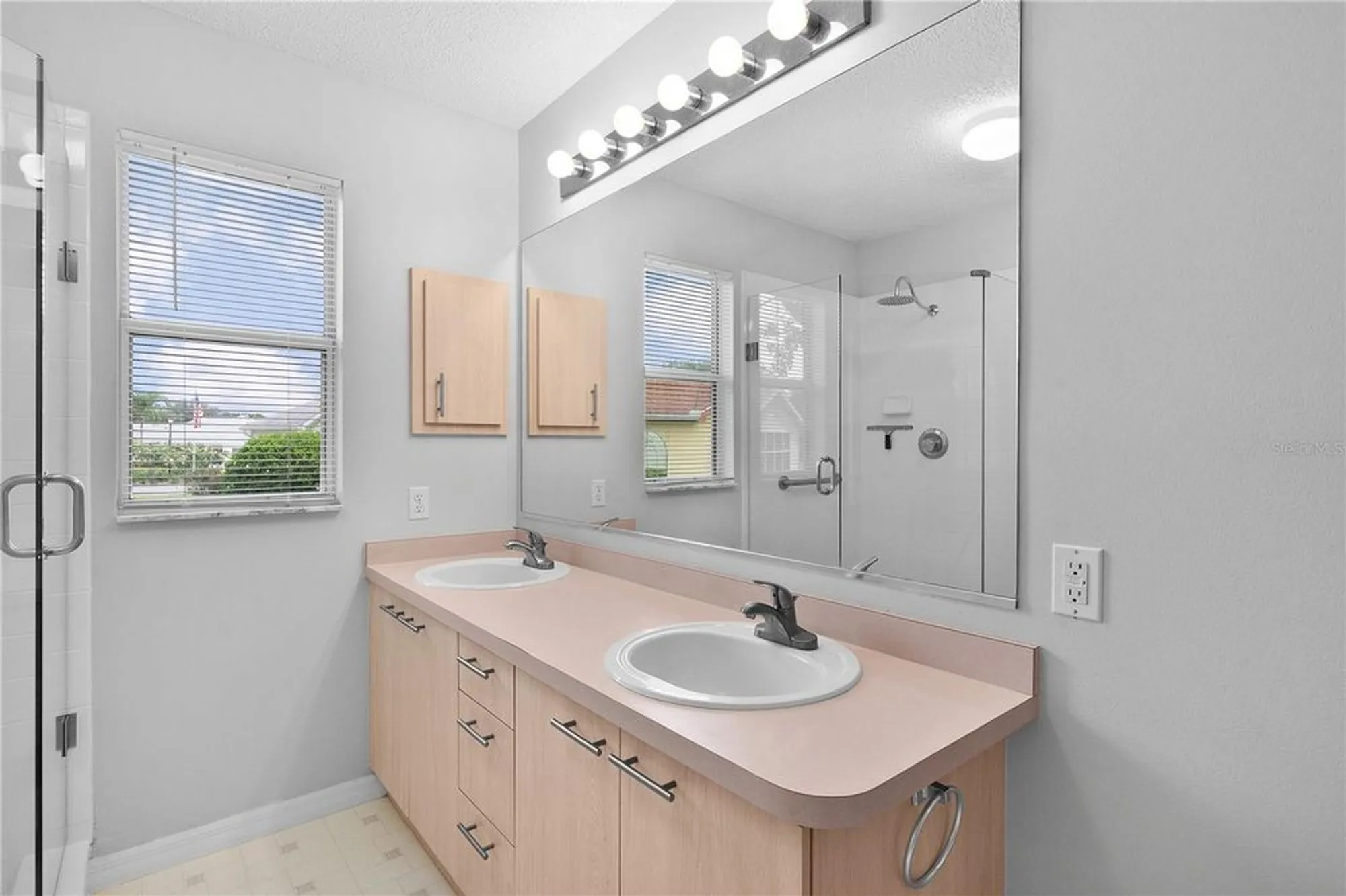 Property Slideshow image 19 of 41 | 807 ramos dr, The Villages, FL, 32159