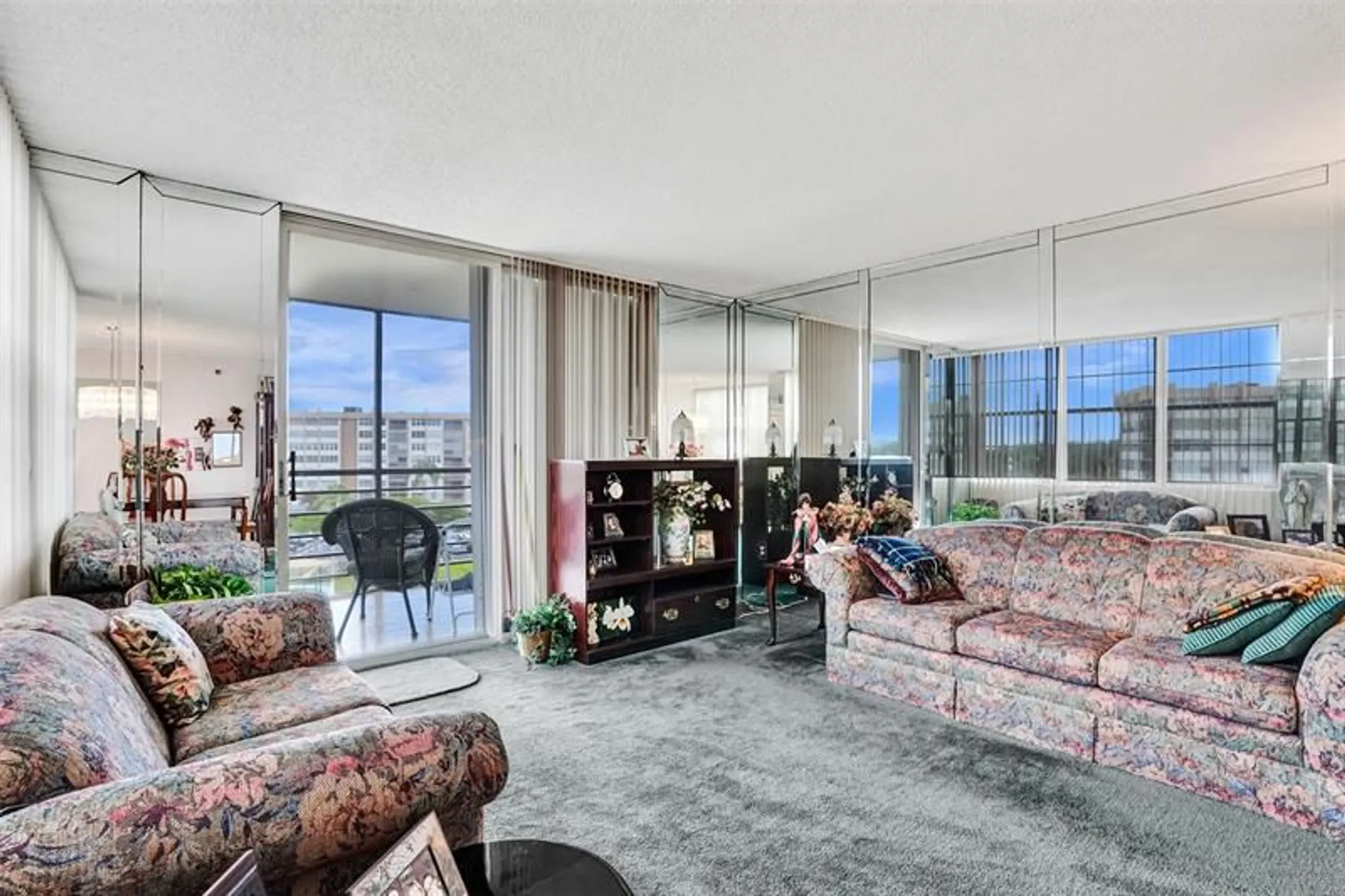 Property Slideshow image 17 of 71 | 1100 saint charles pl 612, Pembroke Pines, FL, 33026