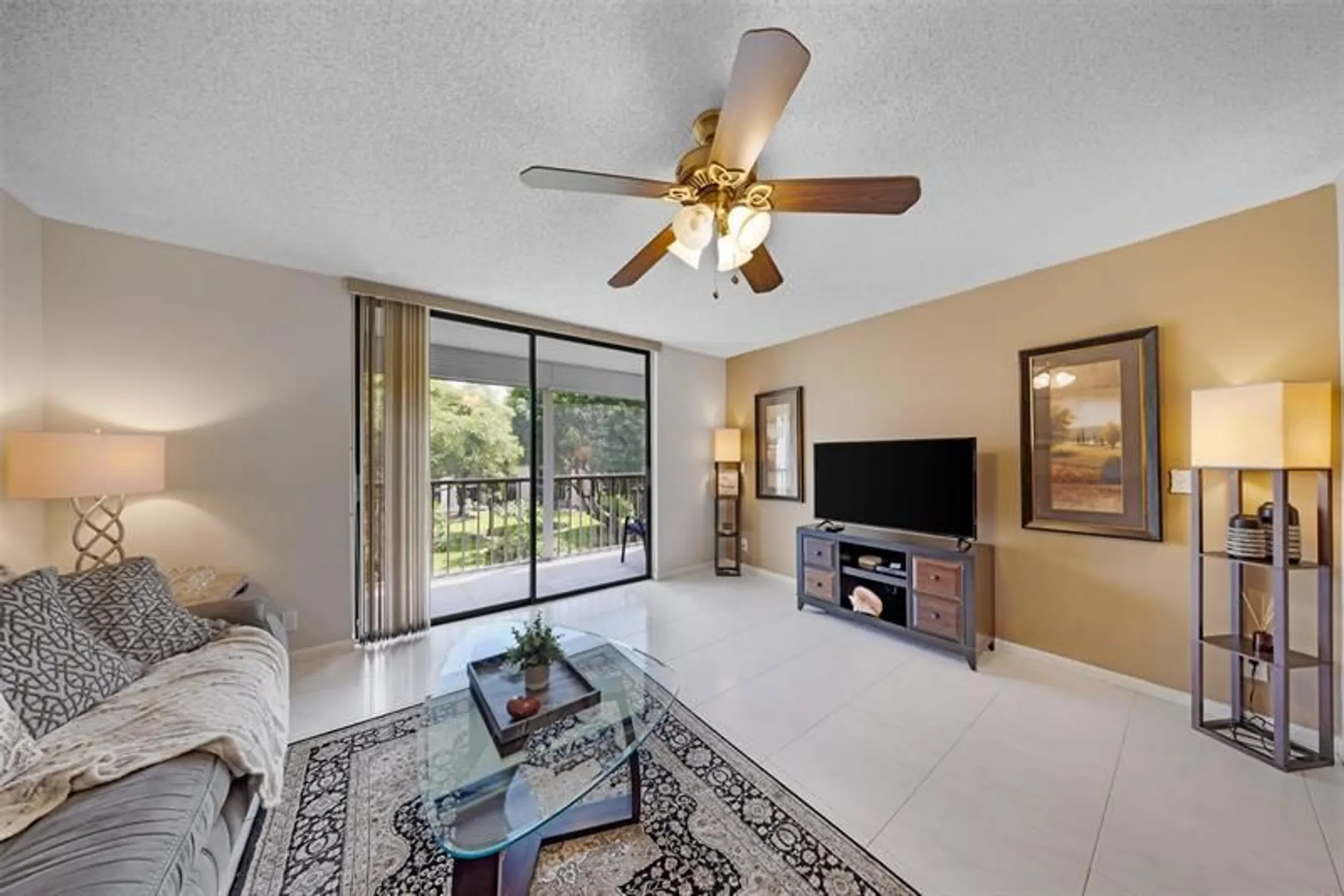 Property Slideshow image 11 of 24 | 5250 las verdes cir apt 317, Delray Beach, FL, 33484