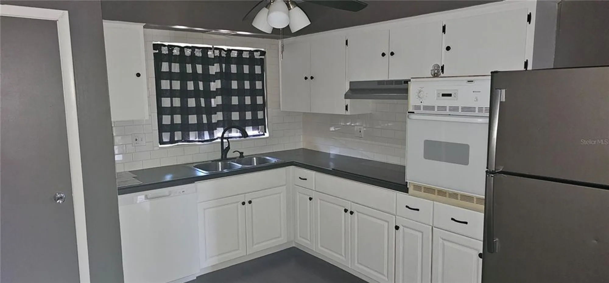 Property Slideshow image 12 of 38 | 1507 n lake dr, Sun City Center, FL, 33573
