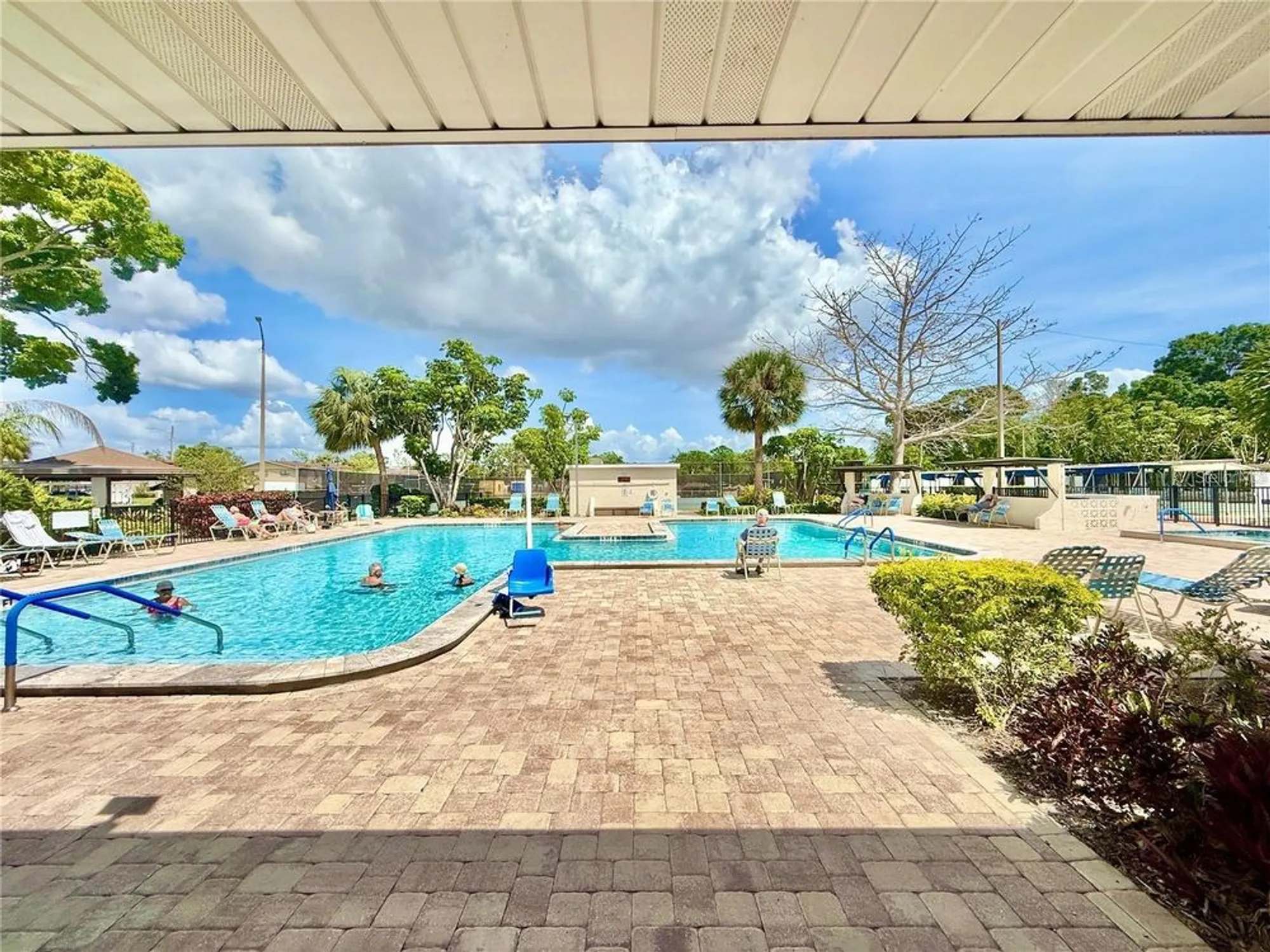 Property Slideshow image 26 of 38 | 5501 80th st n unit 206, Saint Petersburg, FL, 33709