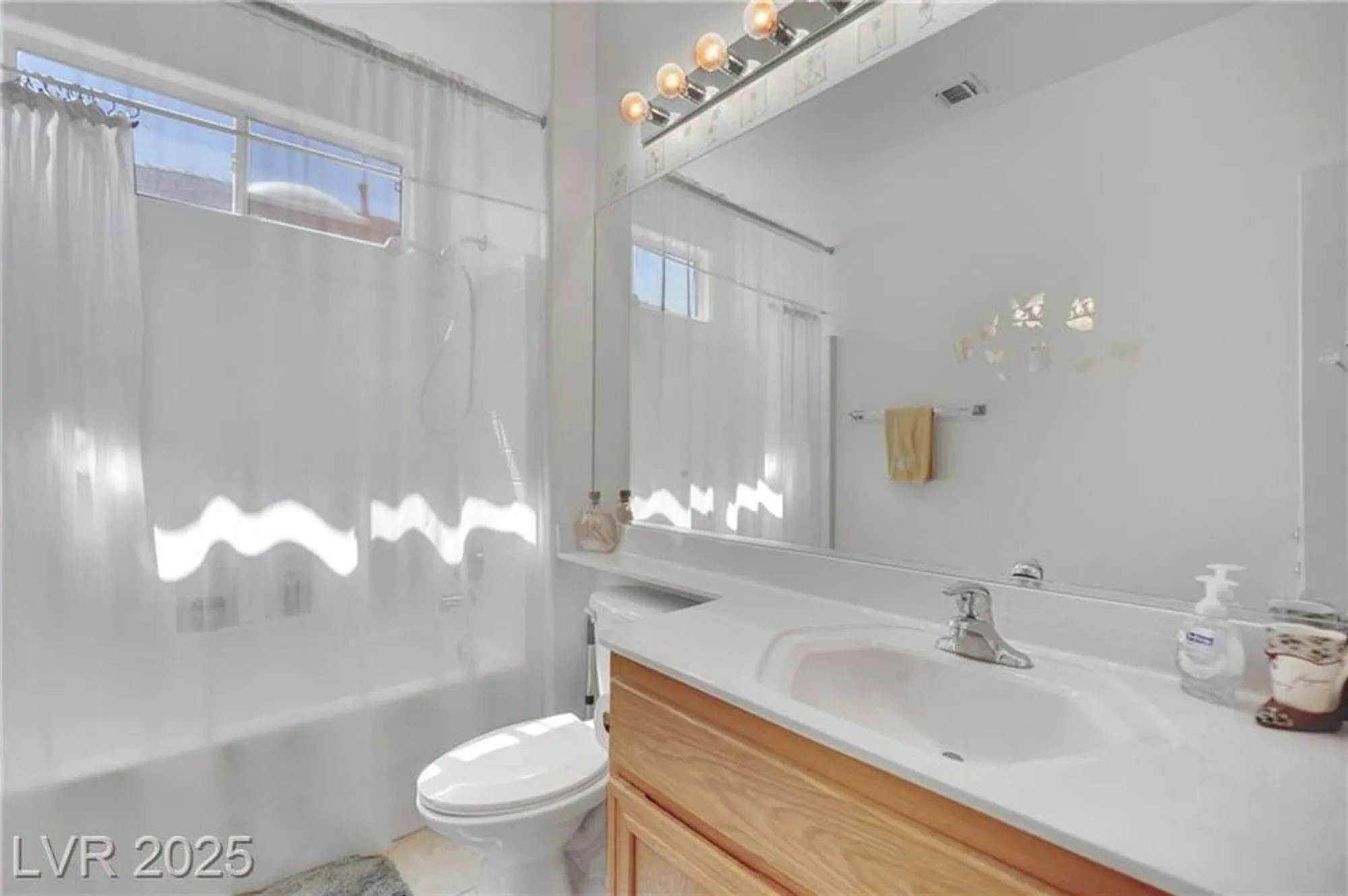 Property Slideshow image 21 of 34 | 2077 wildwood lake st, Henderson, NV, 89052