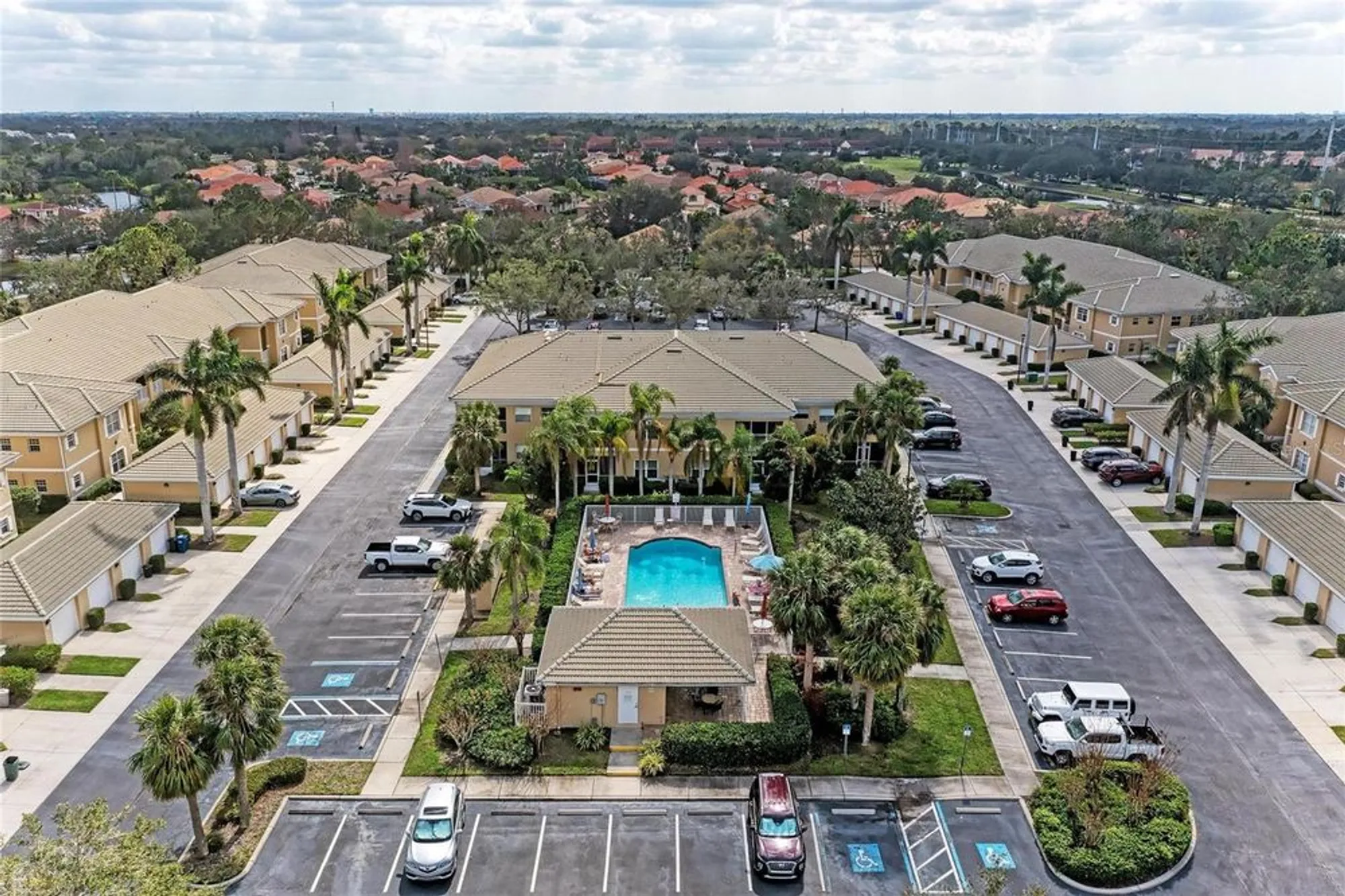 Property Slideshow image 37 of 41 | 6326 grand oak cir 203, Bradenton, FL, 34203