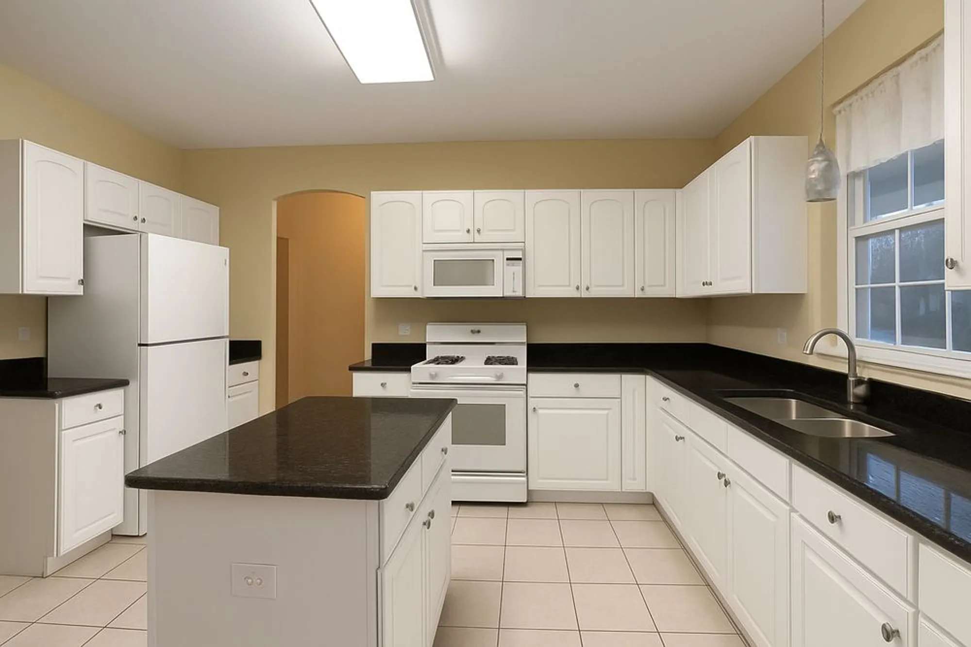 Property Slideshow image 6 of 24 | 21546 victory lake way, Crest Hill, IL, 60403