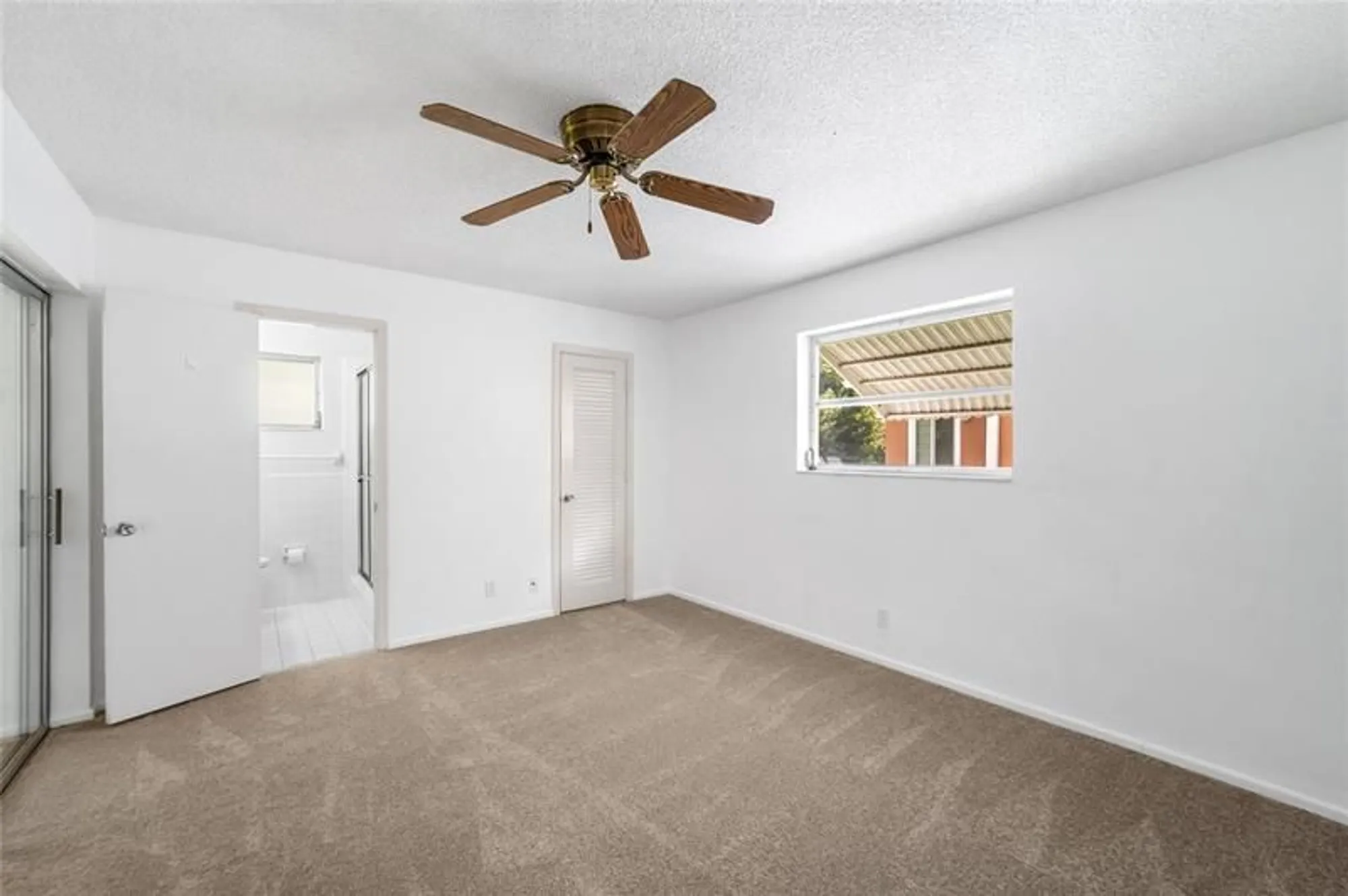 Property Slideshow image 6 of 34 | 4524 nw 43rd ave, Tamarac, FL, 33319