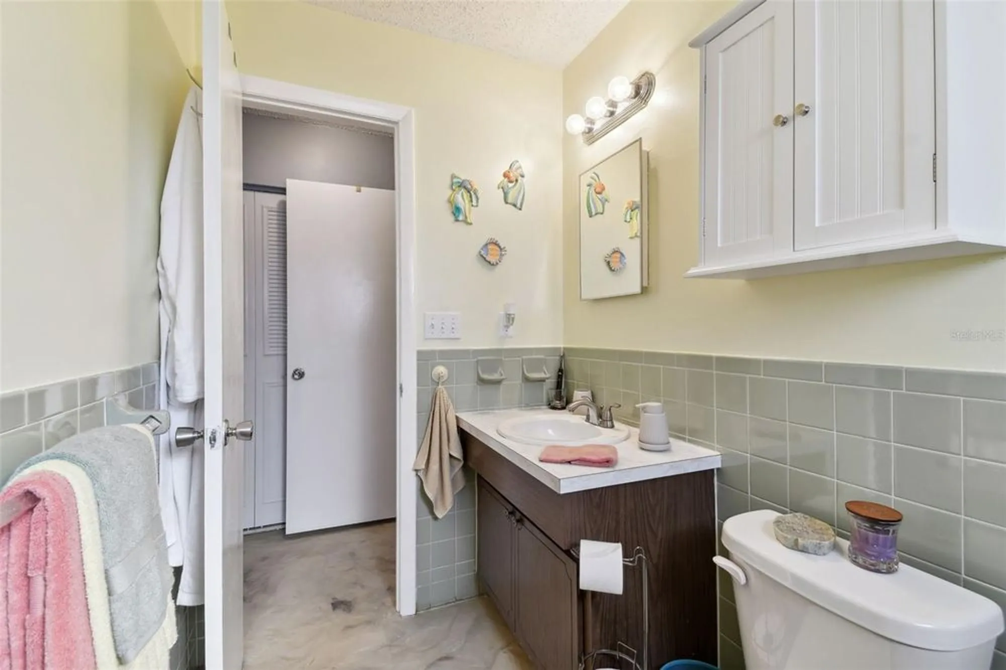 Property Slideshow image 39 of 82 | 918 windward way, Palm Harbor, FL, 34685