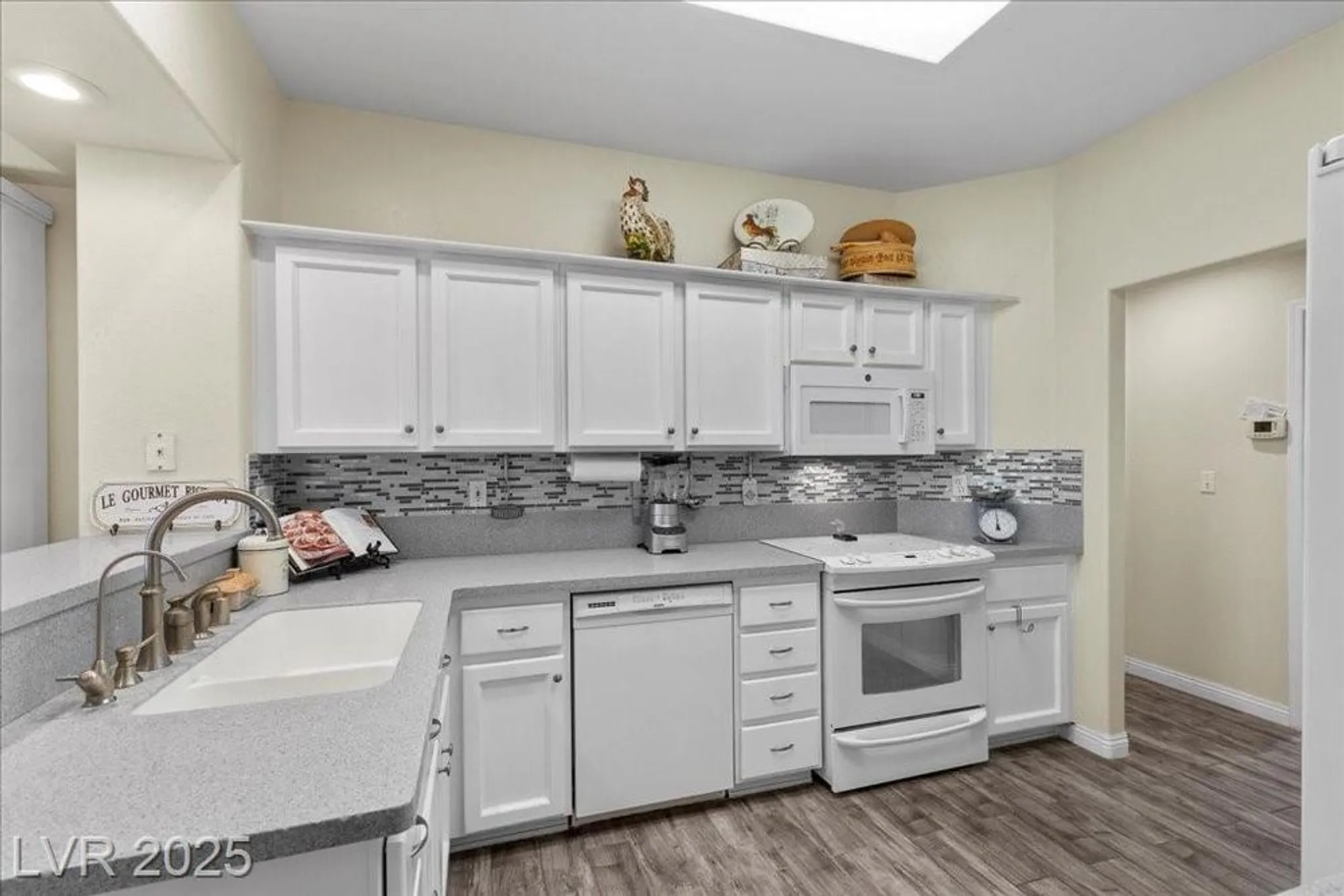 Property Slideshow image 14 of 49 | 2908 laverton dr, Las Vegas, NV, 89134