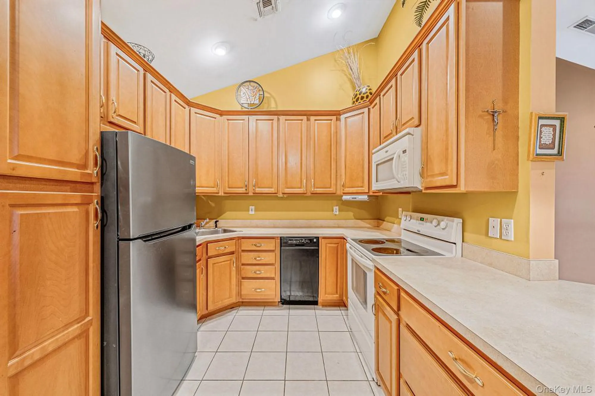 Property Slideshow image 7 of 16 | 66 sarah ct, Amityville, NY, 11701