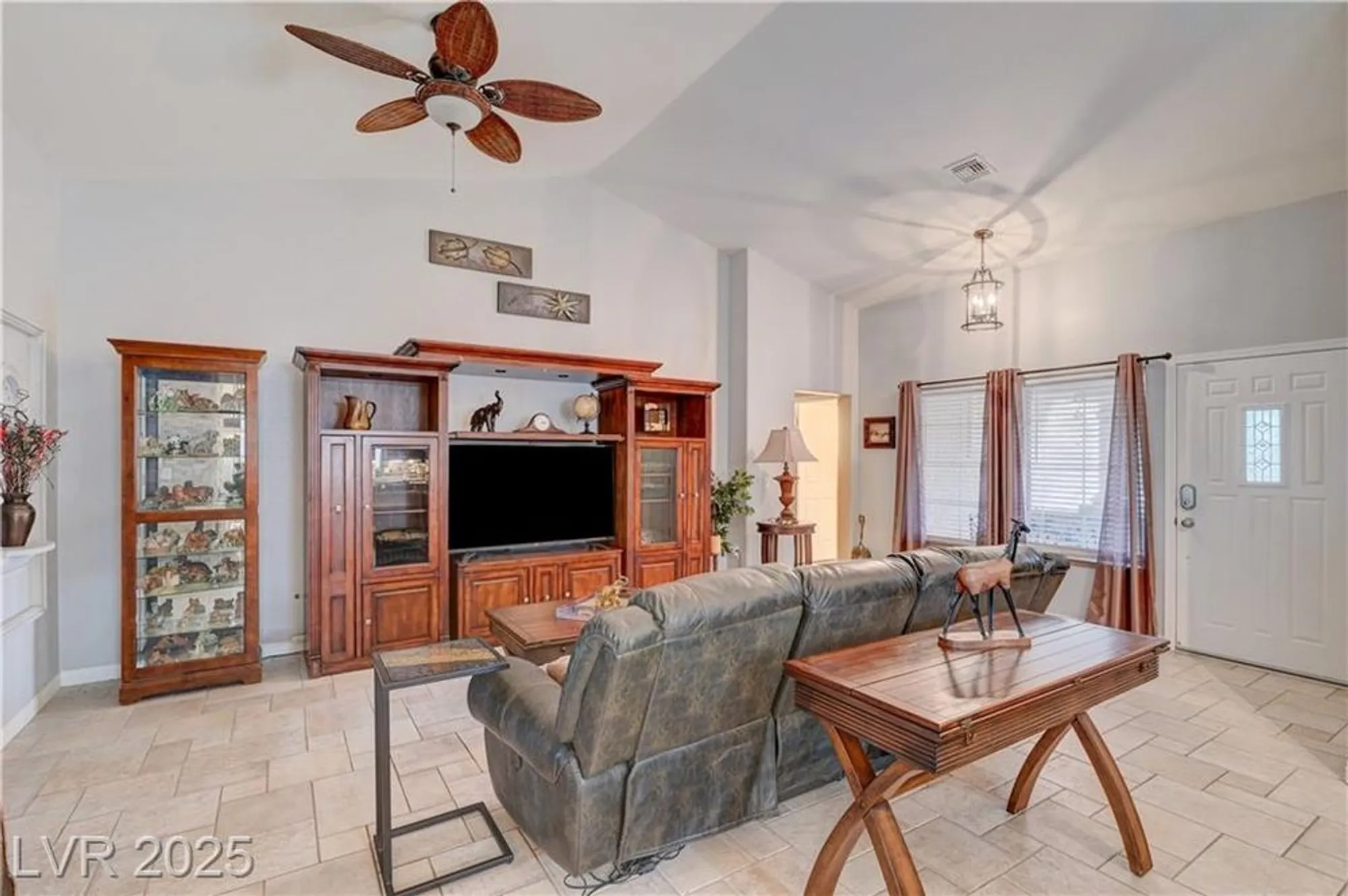 Property Slideshow image 14 of 69 | 3033 merimar dr, Las Vegas, NV, 89134
