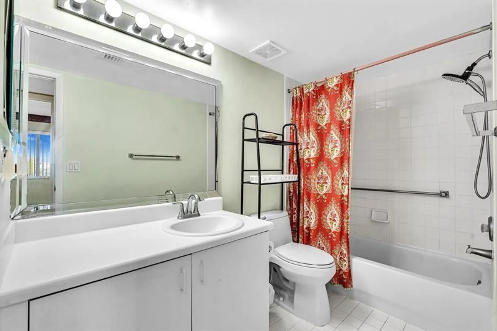 Property Slideshow image 28 of 72 | 9560 weldon cir apt j413, Fort Lauderdale, FL, 33321