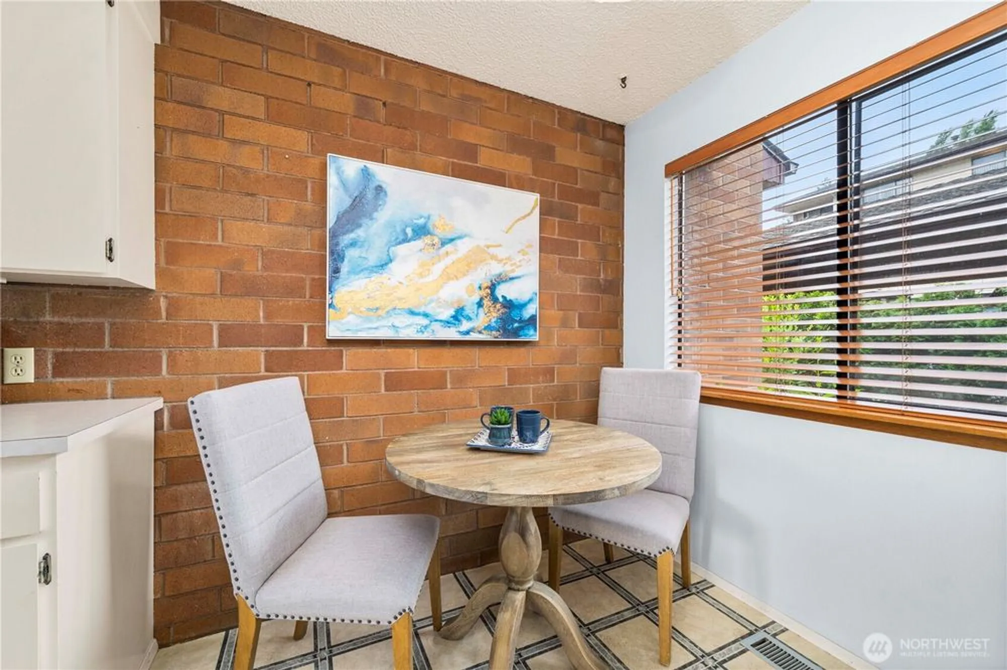Property Slideshow image 11 of 35 | 10637 glen acres dr s # 10637, Seattle, WA, 98168