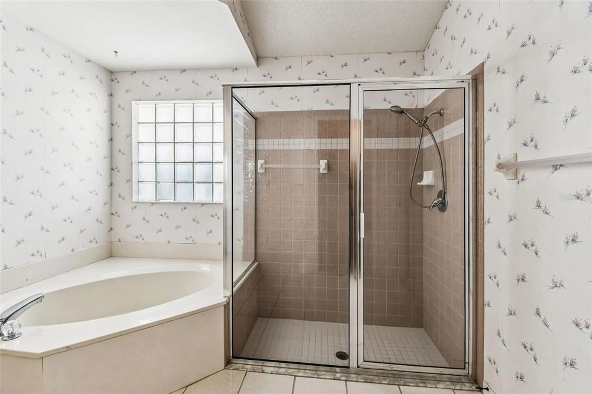 Property Slideshow image 25 of 39 | 2305 e del webb blvd, Sun City Center, FL, 33573