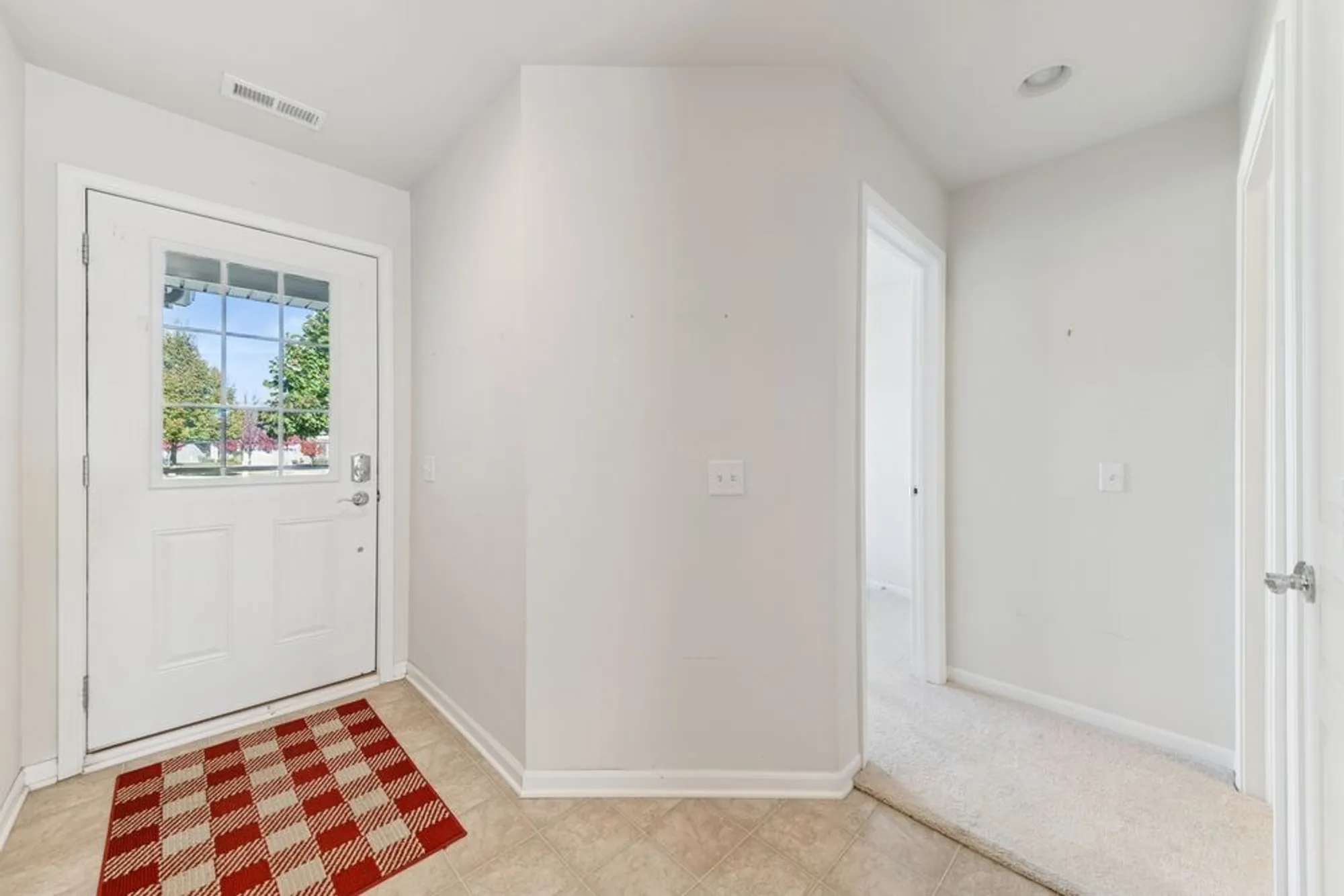 Property Slideshow image 2 of 28 | 2920 stoney creek dr, Elgin, IL, 60124