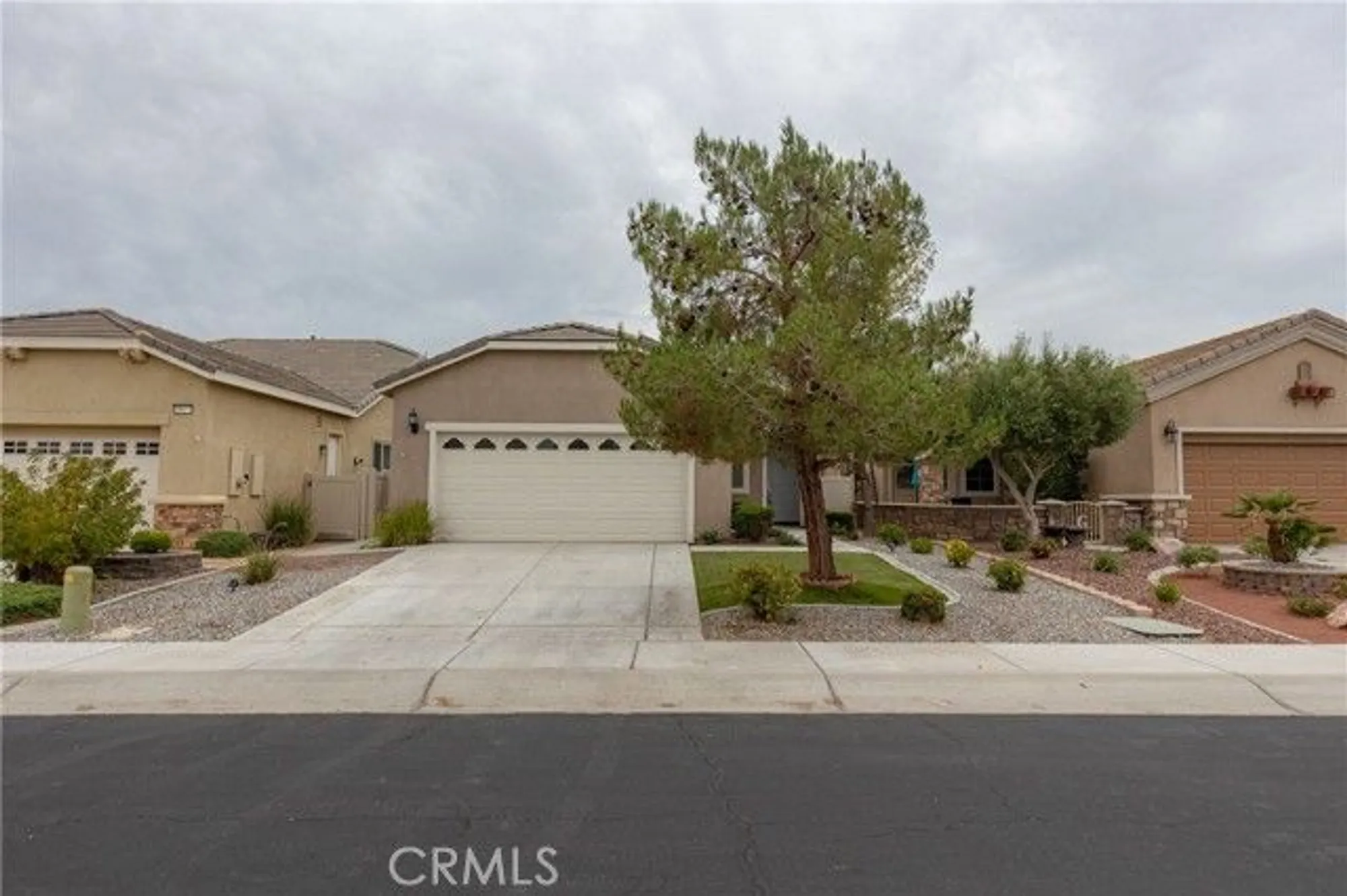 Property Slideshow image 4 of 22 | 19453 maple creek rd, Apple Valley, CA, 92308