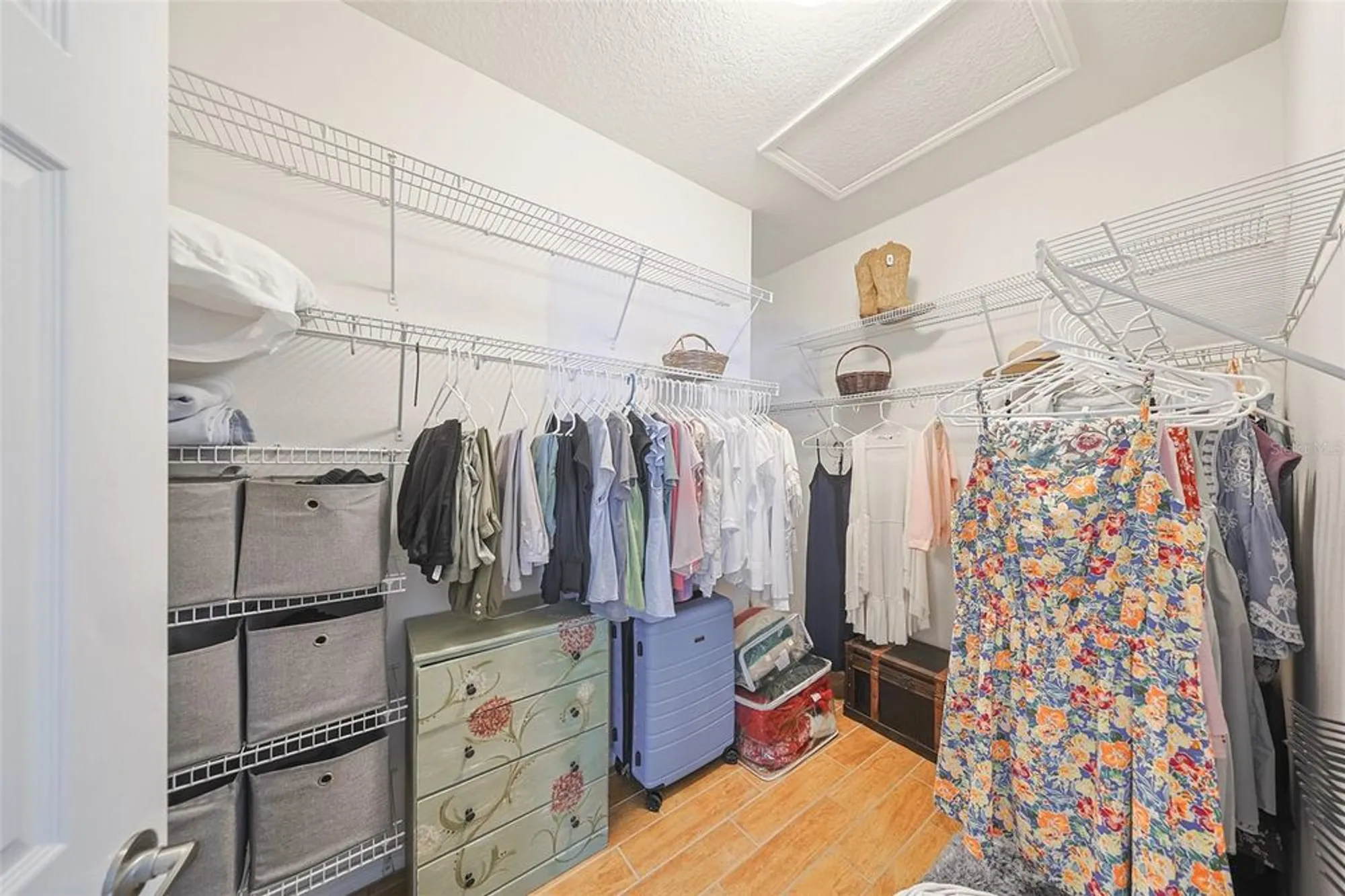 Property Slideshow image 24 of 70 | 329 bluewater falls ct, Apollo Beach, FL, 33572