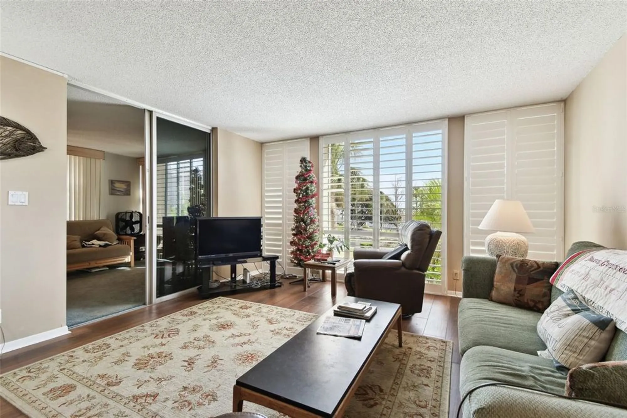 Property Slideshow image 9 of 93 | 7400 sun island dr 207, South Pasadena, FL, 33707
