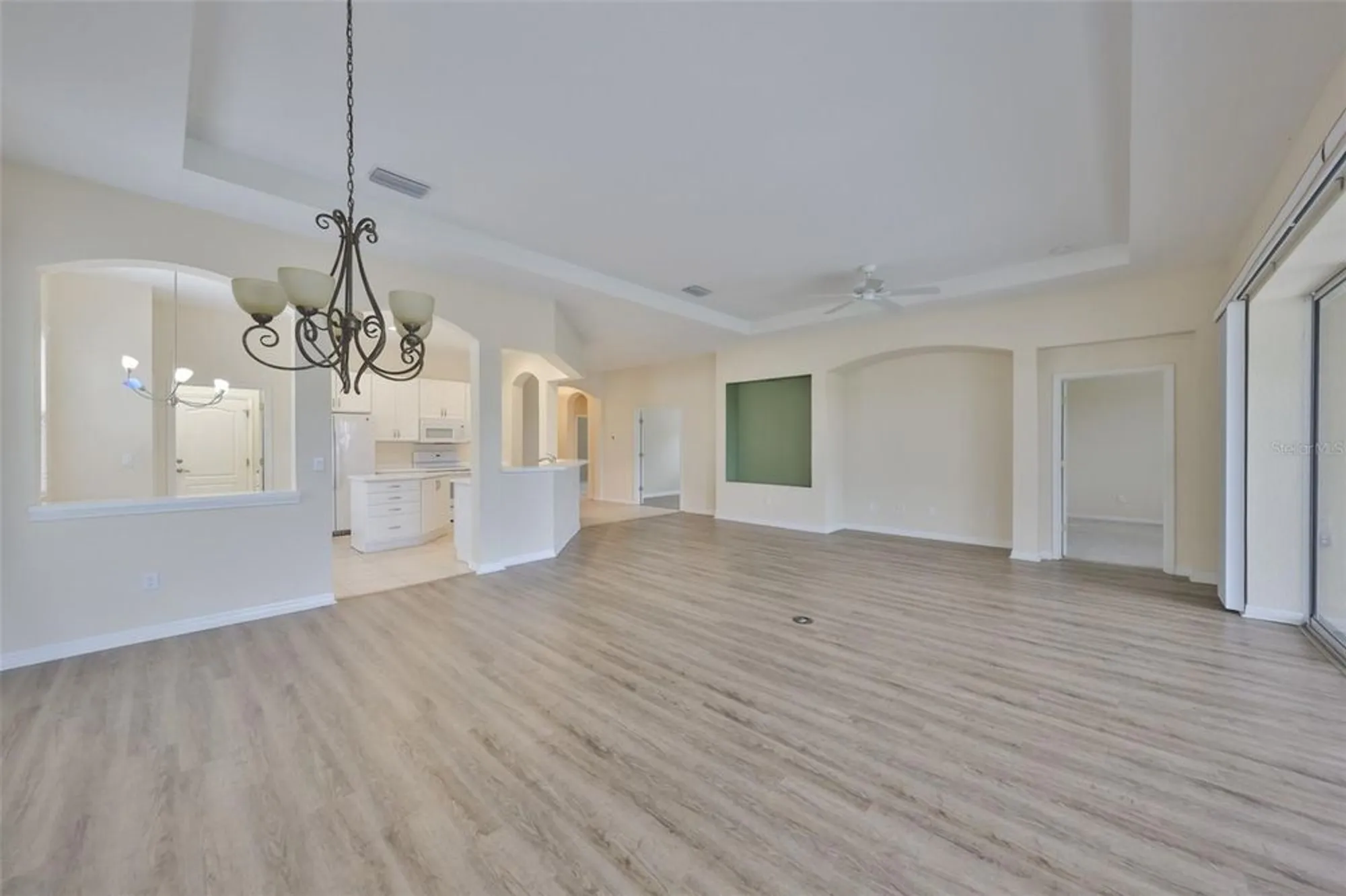 Property Slideshow image 17 of 41 | 1043 regal manor way, Sun City Center, FL, 33573