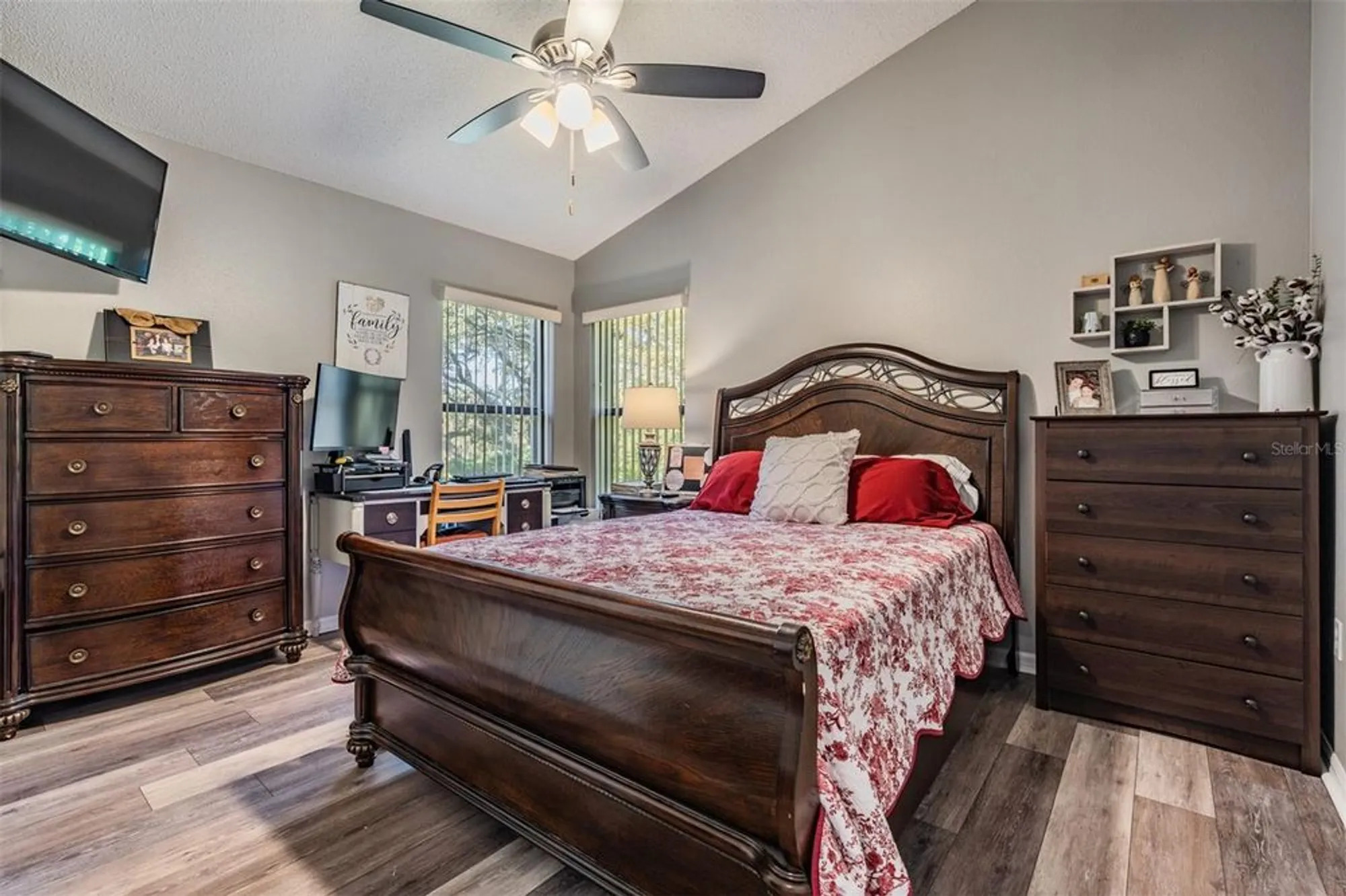 Property Slideshow image 34 of 57 | 525 bent oak ct, Spring Hill, FL, 34609